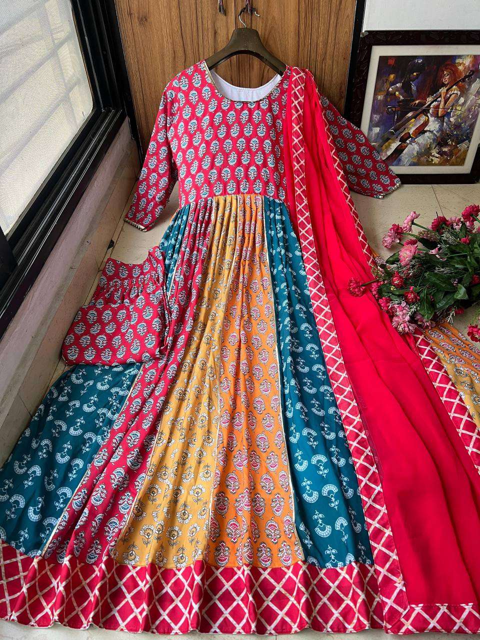 LC 1290 GOWN SET