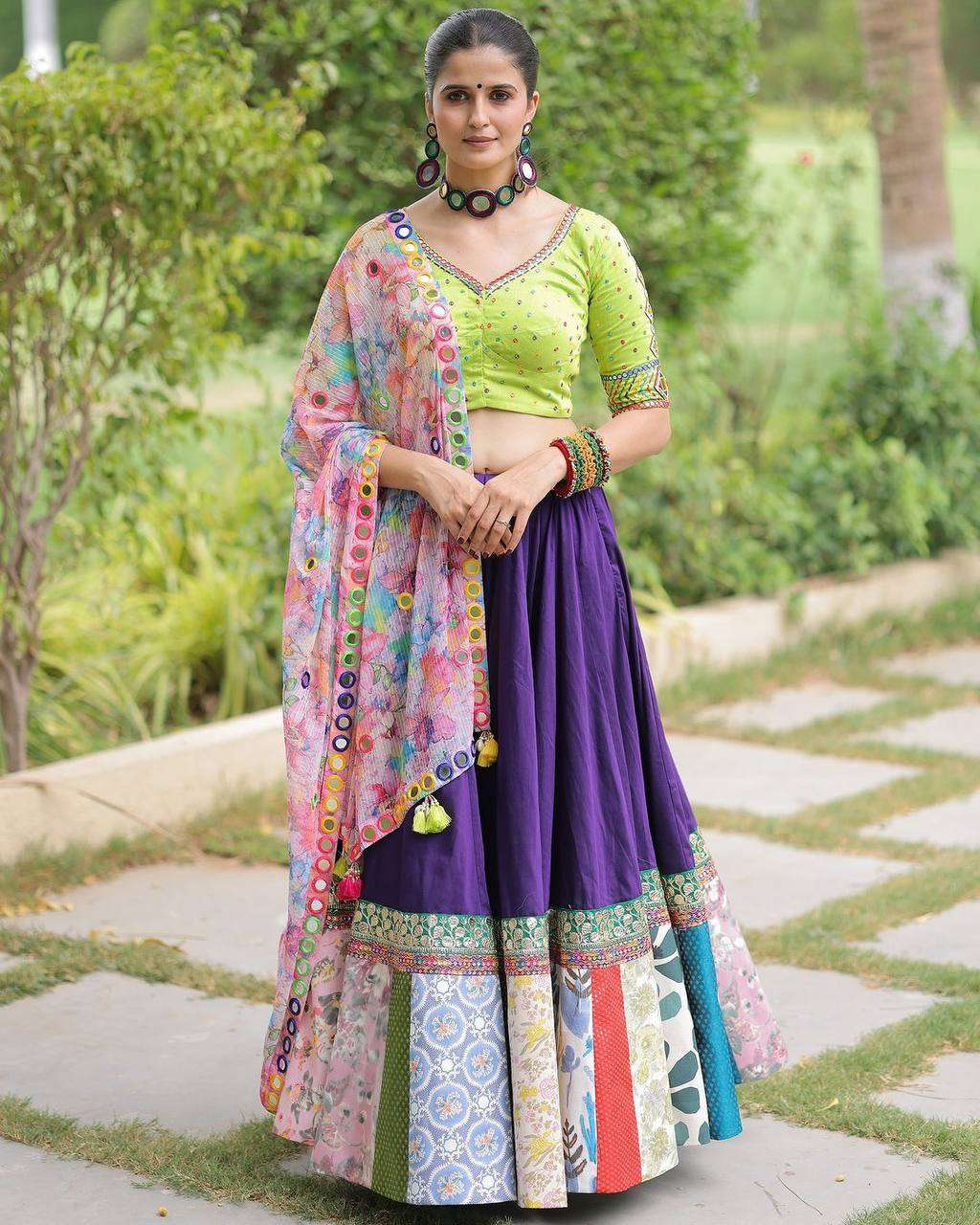 LG 619 LEHENGA CHOLI