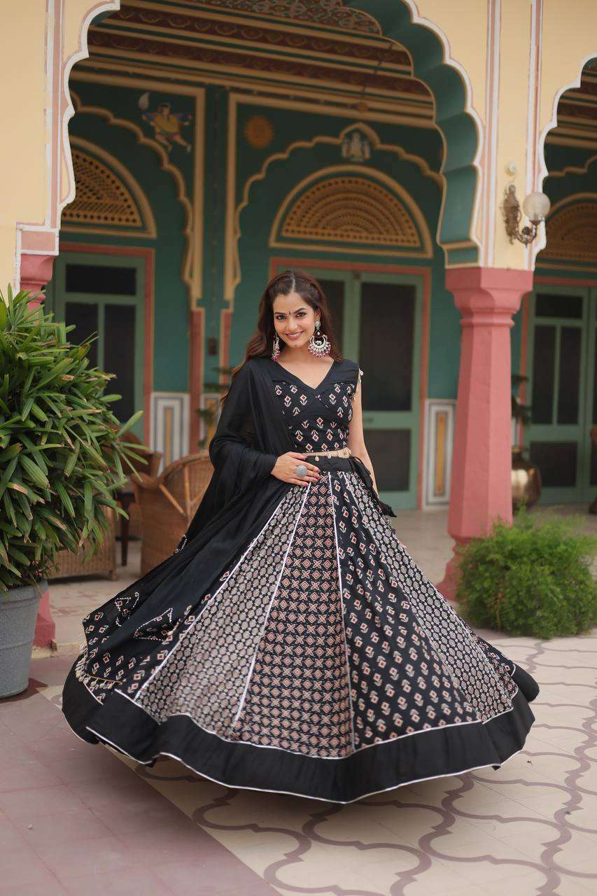 LW 7120 NAVRATRI WEAR  LEHENGA CHOLI SET