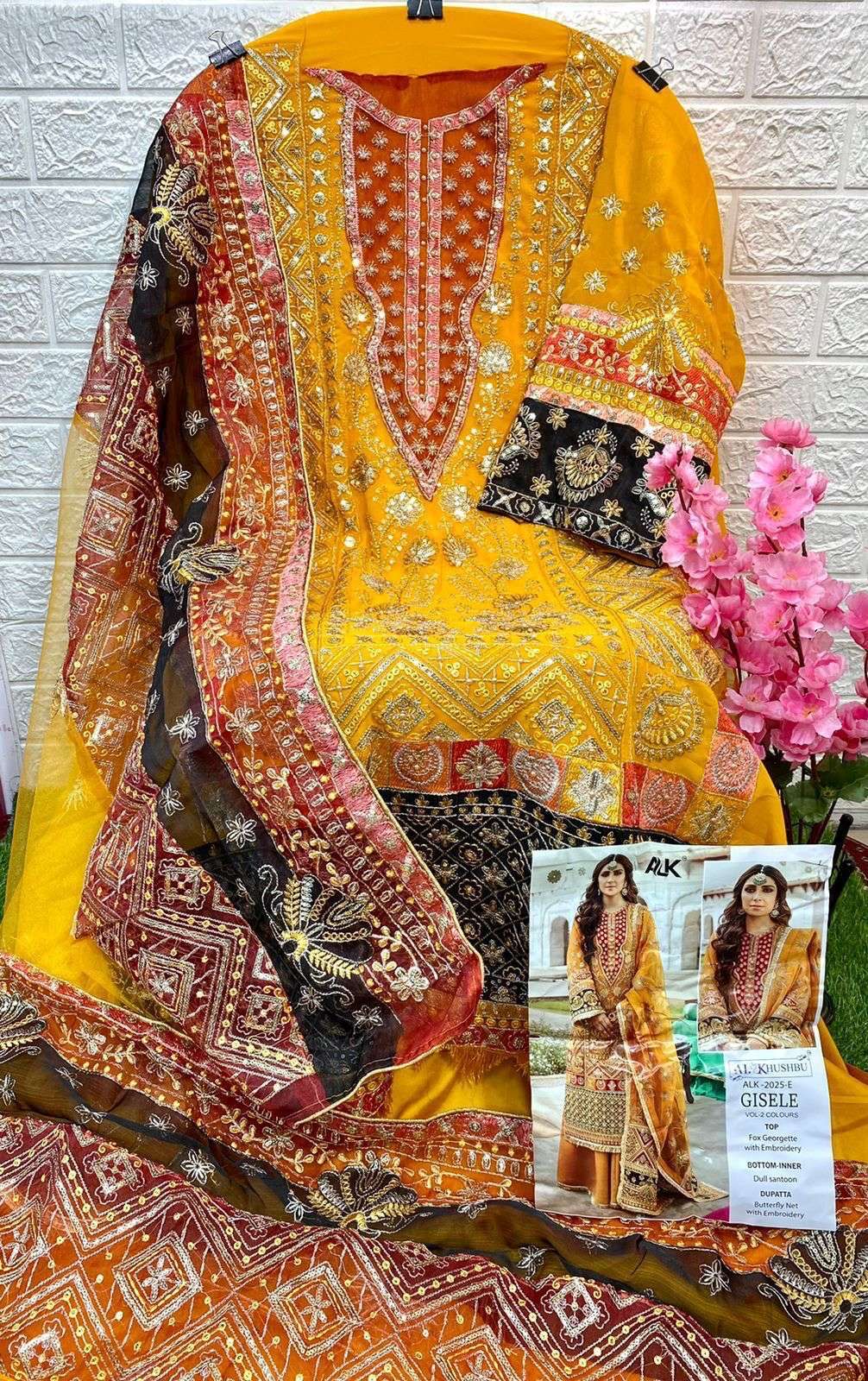 AL KHUSHBU DESIGN NO - 2025 HEAVY EMBROIDERED PAKISTANI SUIT