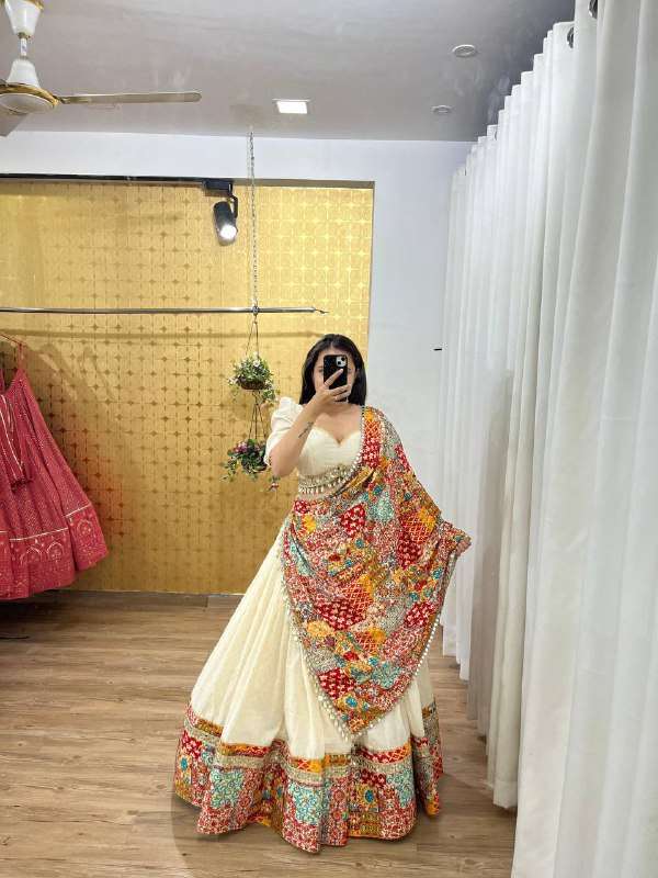 LG 621 TRADITIONAL DESIGNER NAVRATRI WEAR LEHENHA CHOLI