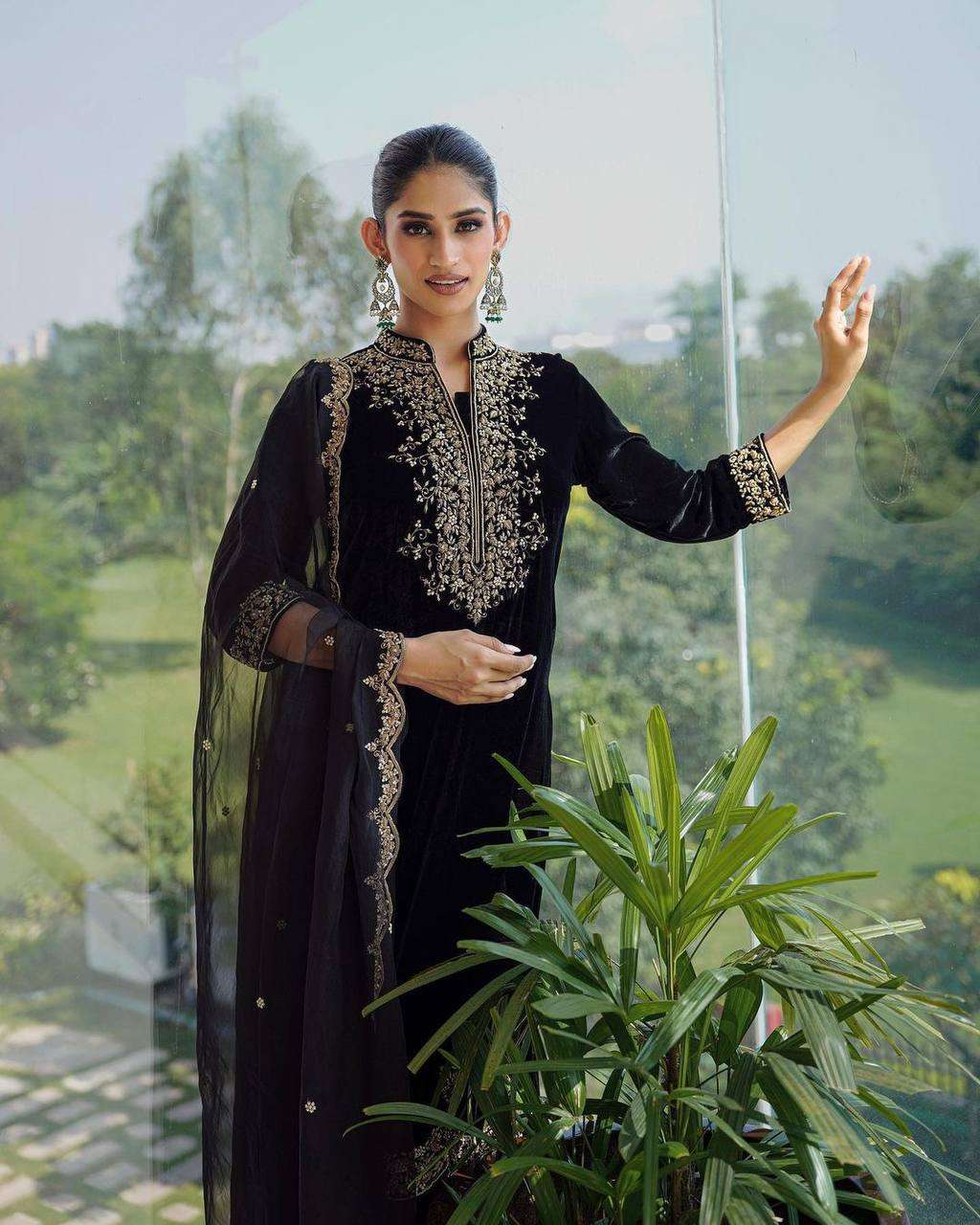 NSR 778 BLACK VELVET BEAUTIFUL DESIGNER SUIT