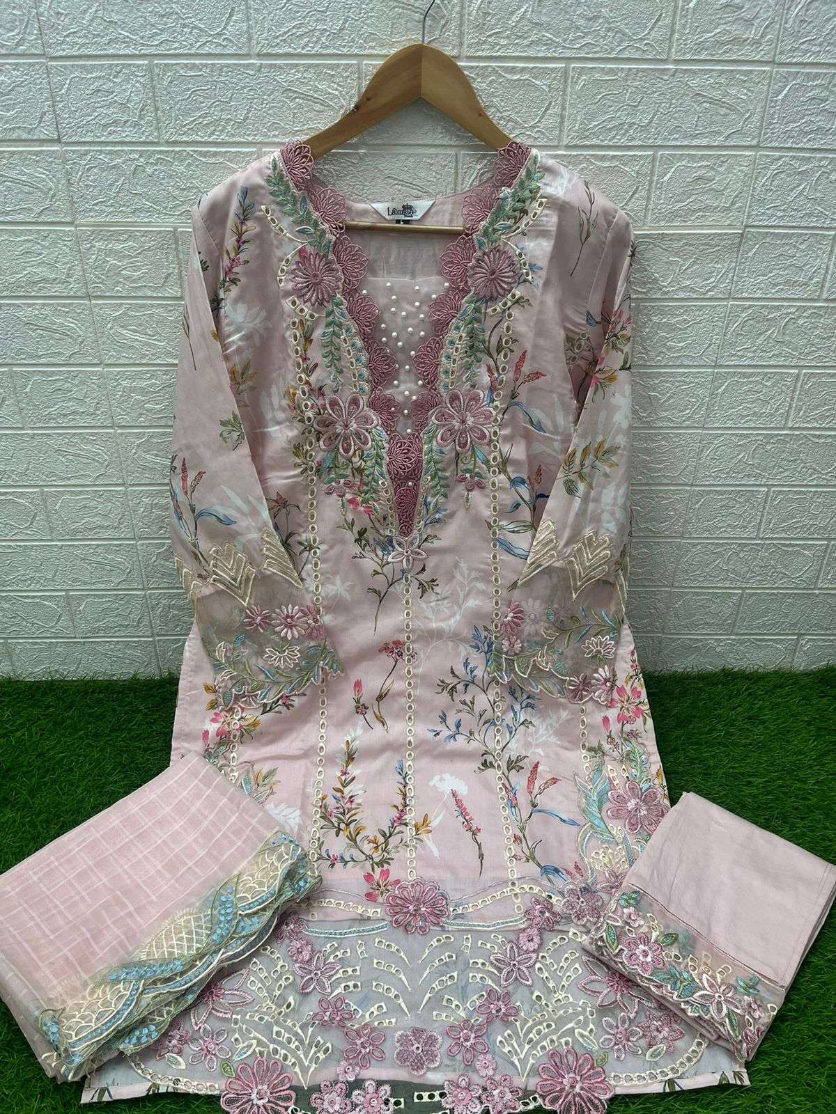 LAXURIA TRENDZ D NO 1417 BEAUTIFUL DESIGNER PAKISTANI SUIT