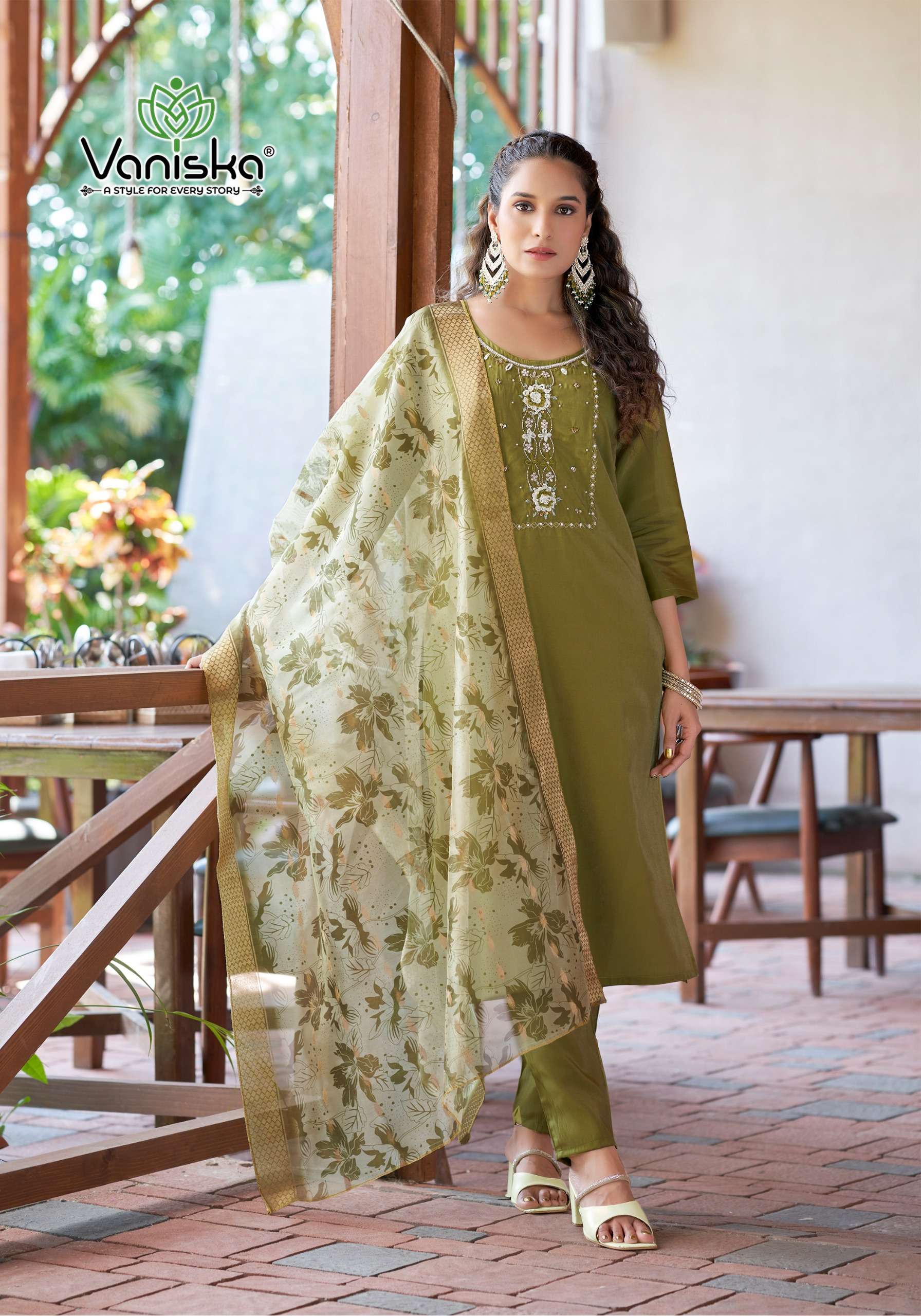 VANISKA FITOOR STRAIGHT KURTI WITH PANT AND DUPATTA SET
