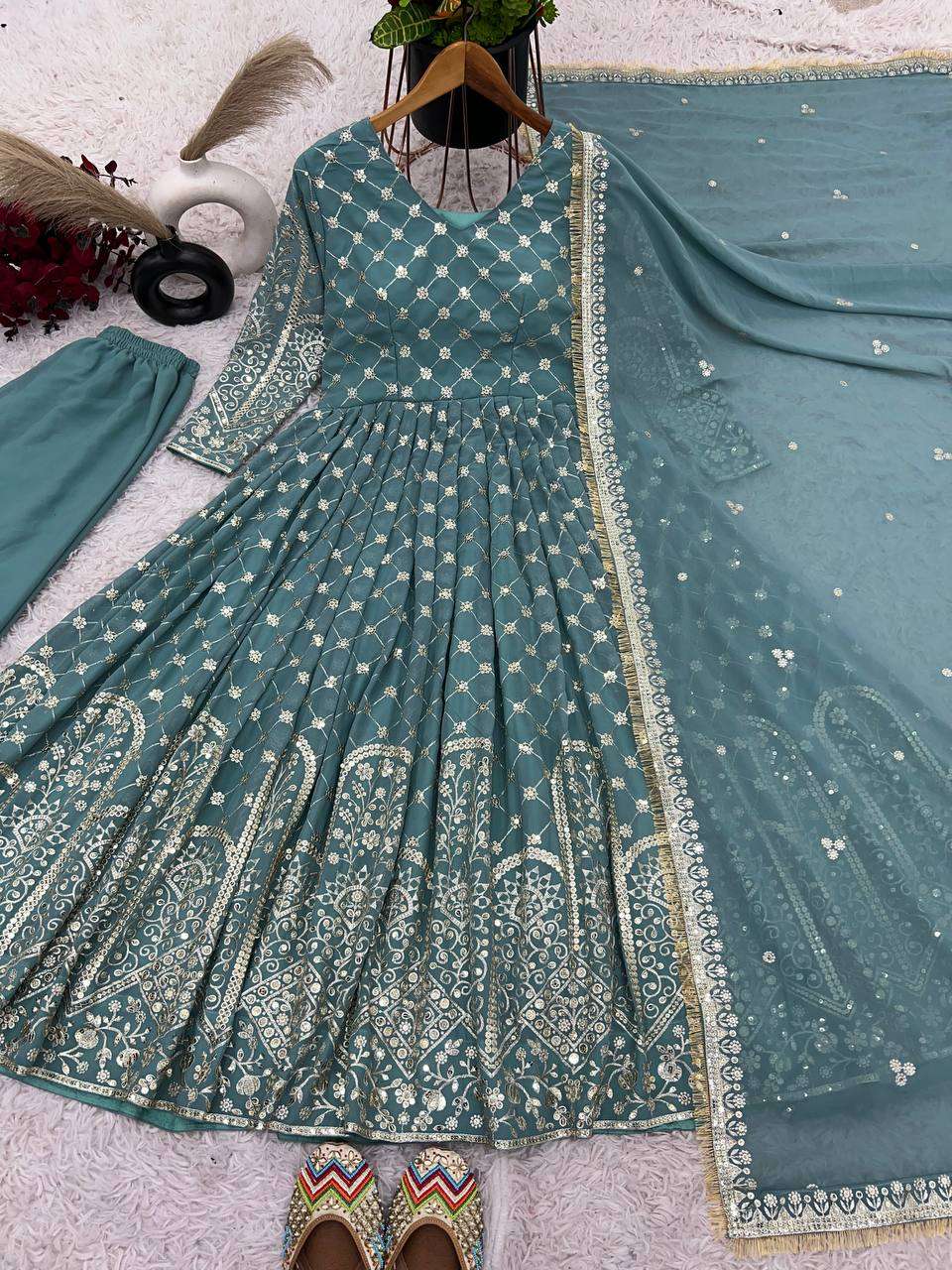 SR 1655 GEORGETTE HEAVY DESIGNER LOOK PARTY WEAR SUIT