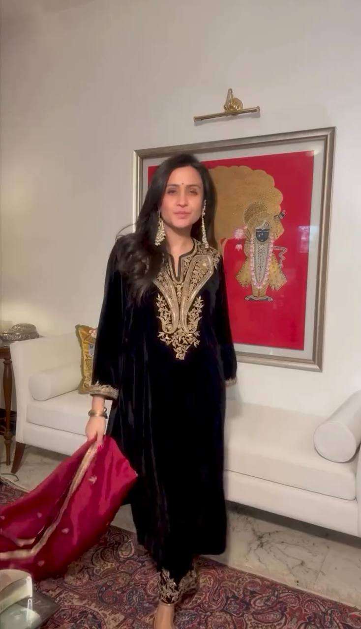 SRK 5216 VELVET SEQUENCE DESIGNER PAKISTANI SUIT