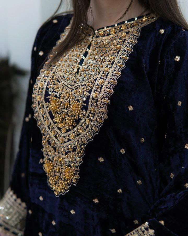 ZD 6002  DESIGNER VELVET PAKISTANI STYLE READY MADE SUIT