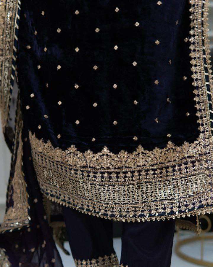 ZD 6002  DESIGNER VELVET PAKISTANI STYLE READY MADE SUIT