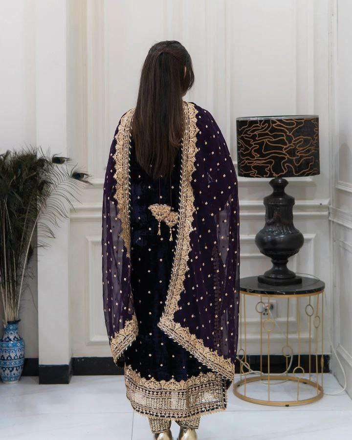 ZD 6002  DESIGNER VELVET PAKISTANI STYLE READY MADE SUIT