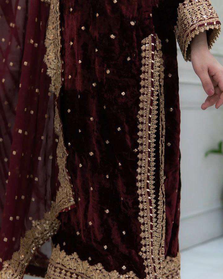 ZD 6002  DESIGNER VELVET PAKISTANI STYLE READY MADE SUIT