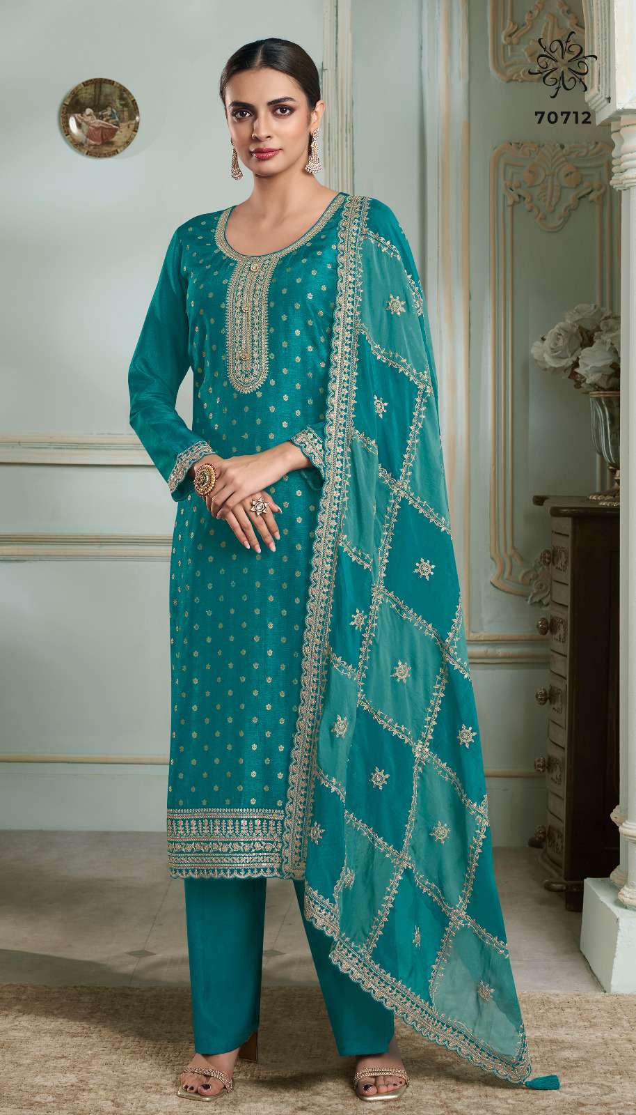 VINAY FASHION KULEESH SHRISTI HIT LIST DOLA JACQUARD DESIGNER SUIT