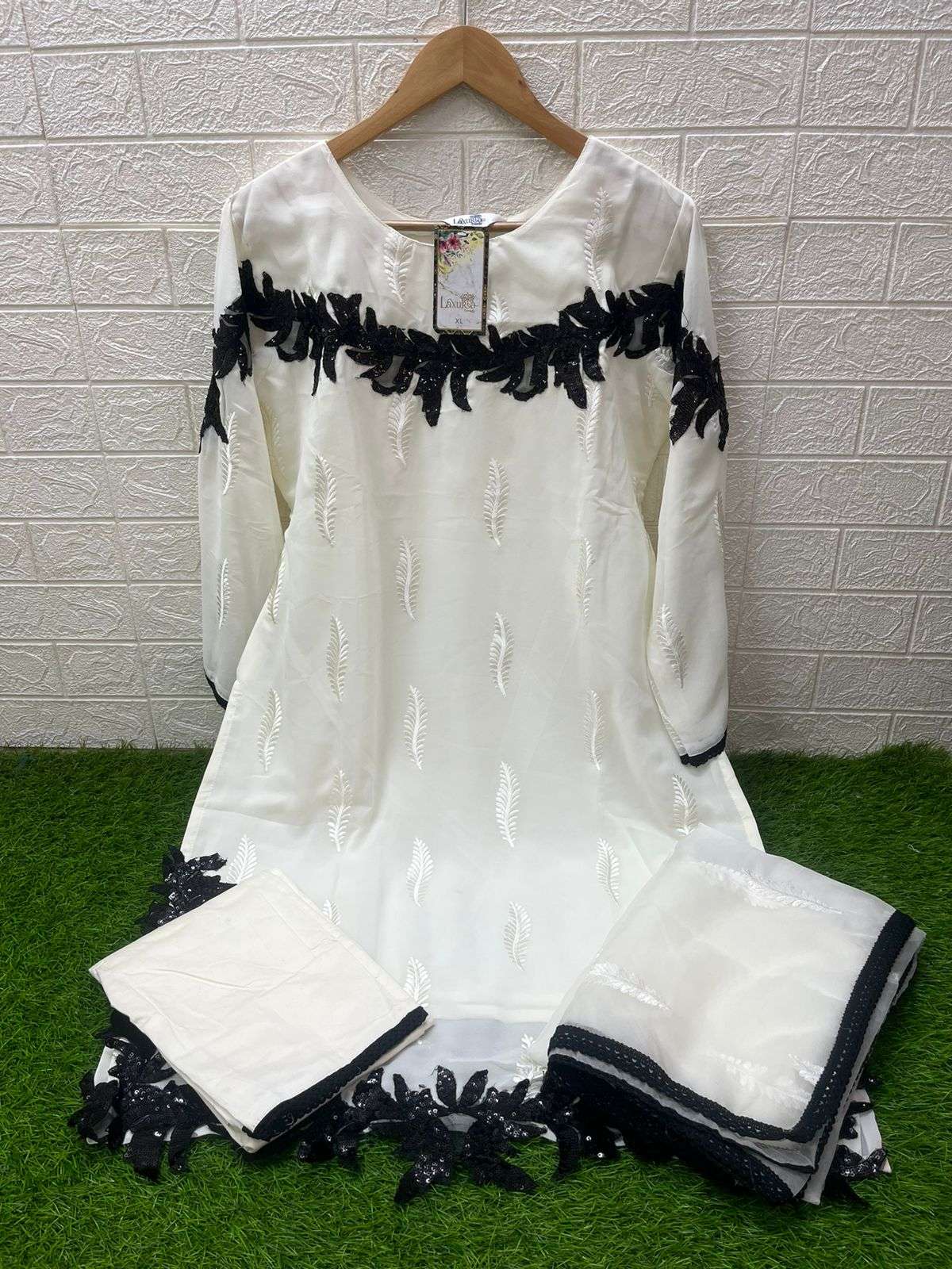 LAXURIA TRENDZ D NO 1467 GEORGETTE BEAUTIFUL LOOK DESIGNER SUIT