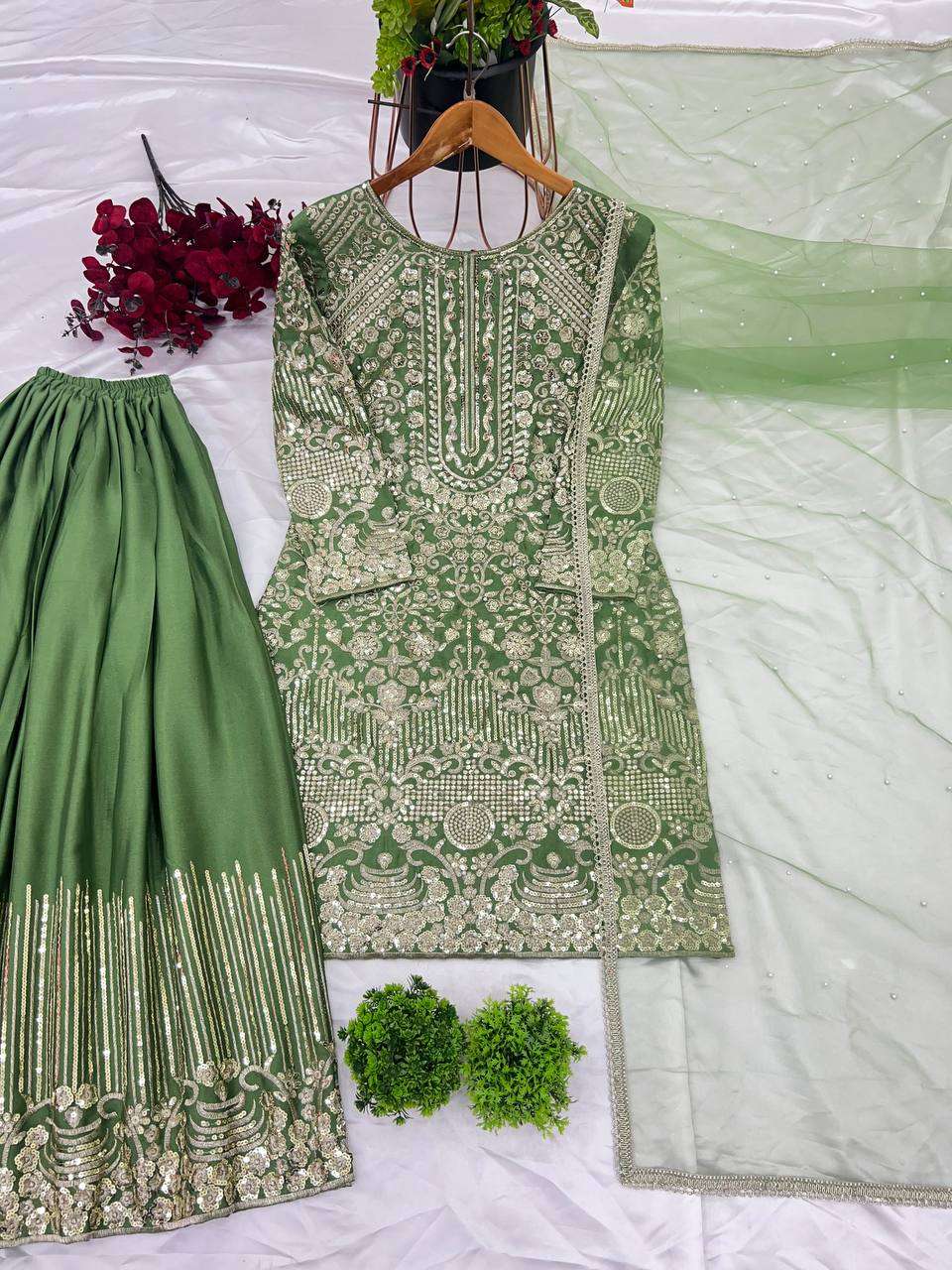 ZSR 3103 BEAUTIFUL LOOK DESIGNER FESTIVE WEAR SHARARA SUIT