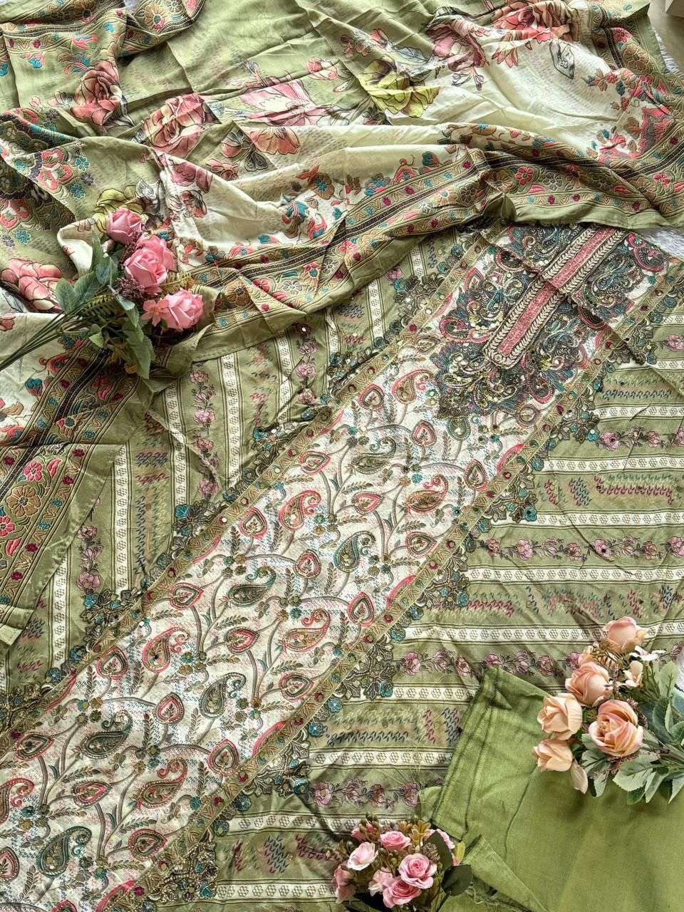 MEHBOOB TEX DESIGN NO - 1652 BC PURE VISCOSE MUSLIN DIGITAL PRINT AARI HANDWORK PAKISTANI SALWAR SUIT