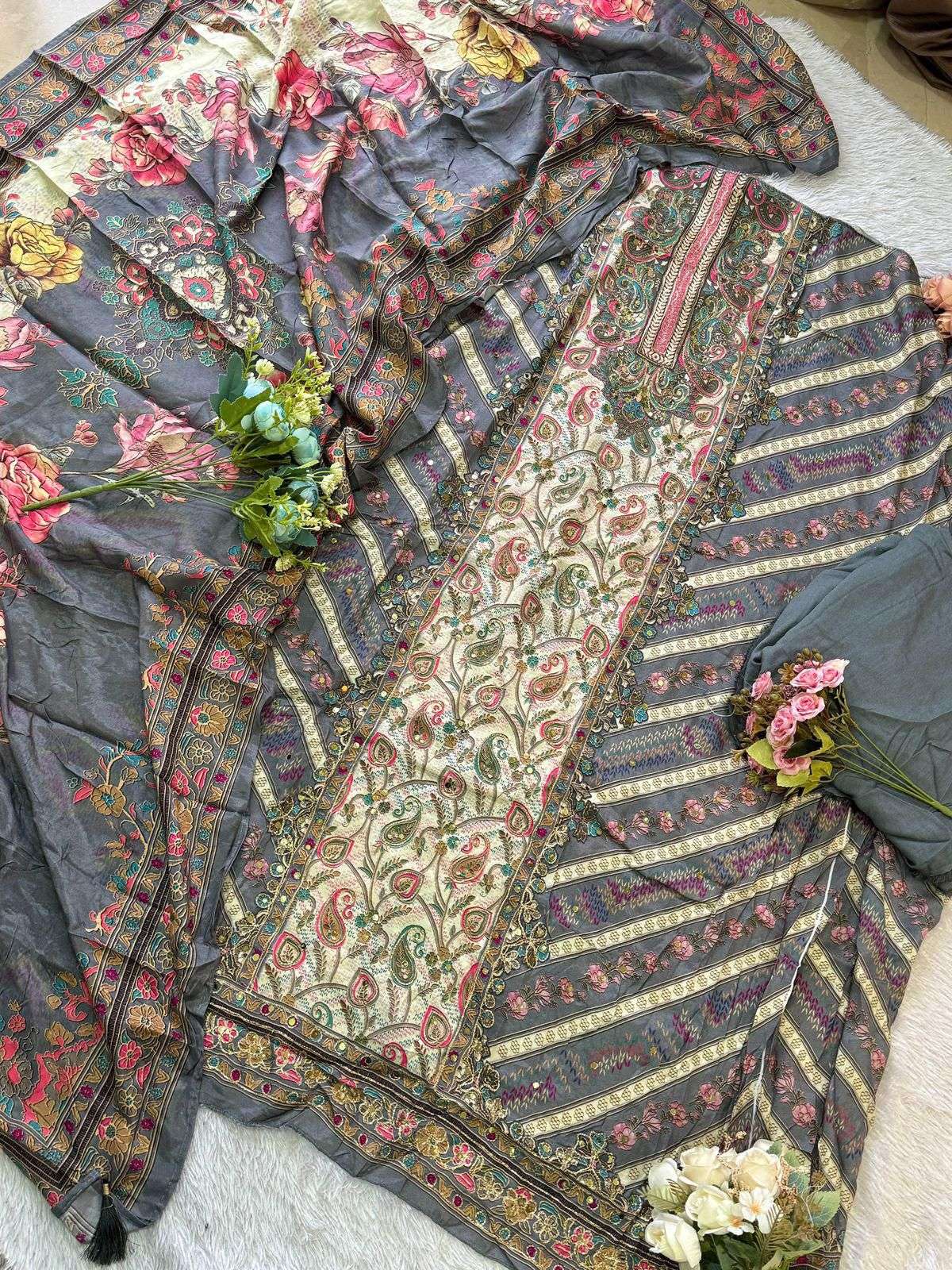 MEHBOOB TEX DESIGN NO - 1652 BC PURE VISCOSE MUSLIN DIGITAL PRINT AARI HANDWORK PAKISTANI SALWAR SUIT