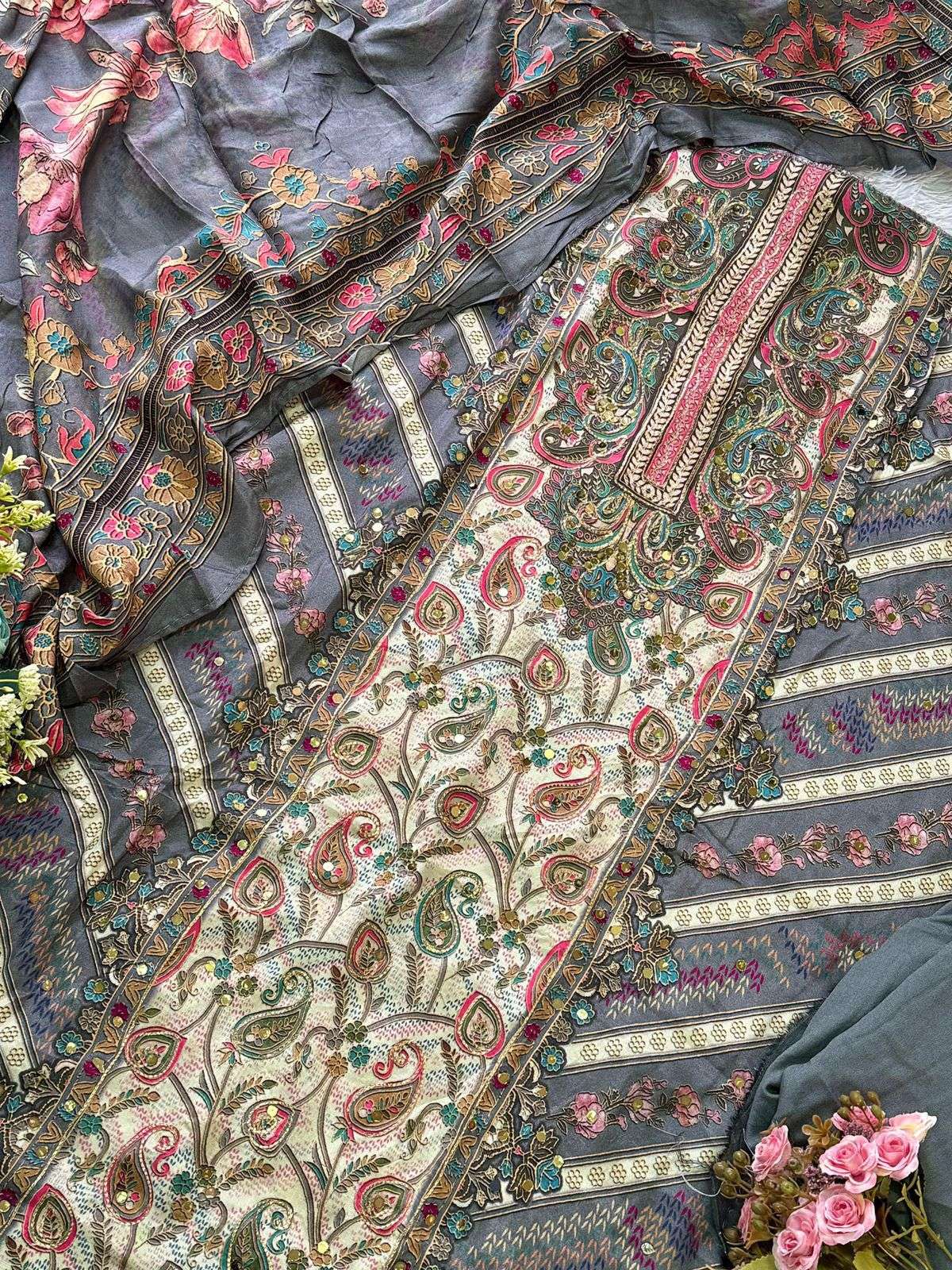 MEHBOOB TEX DESIGN NO - 1652 BC PURE VISCOSE MUSLIN DIGITAL PRINT AARI HANDWORK PAKISTANI SALWAR SUIT