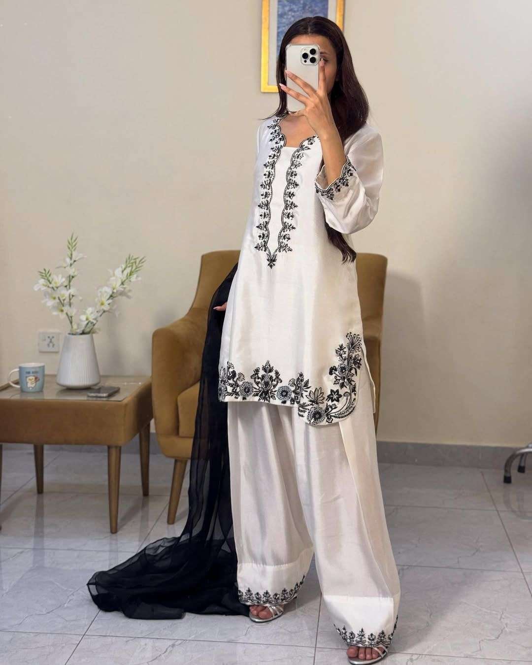 AD 205 FANCY PREETY LOOK DESIGNER LADIES PARTY WEAR SUIT