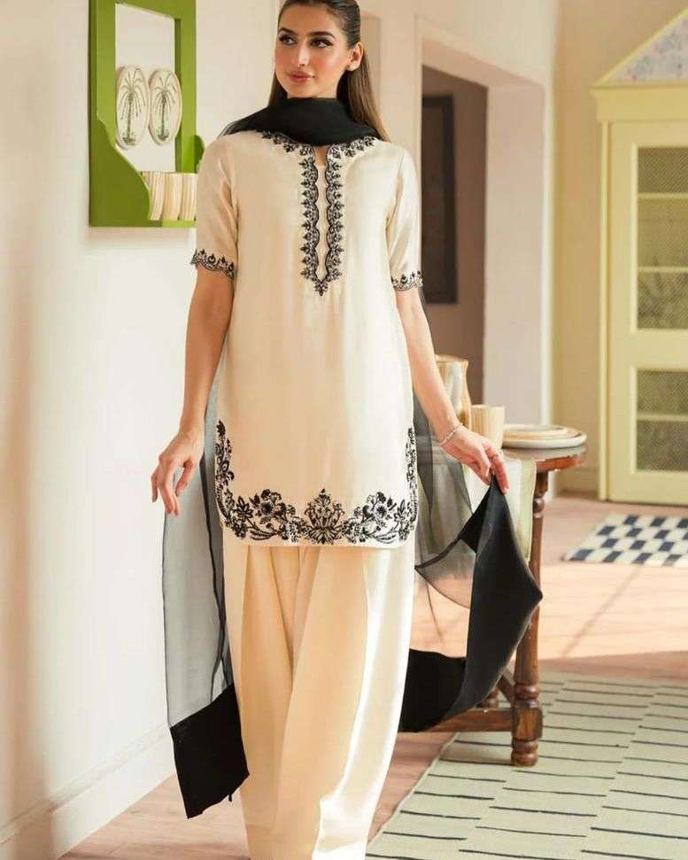 AD 205 FANCY PREETY LOOK DESIGNER LADIES PARTY WEAR SUIT