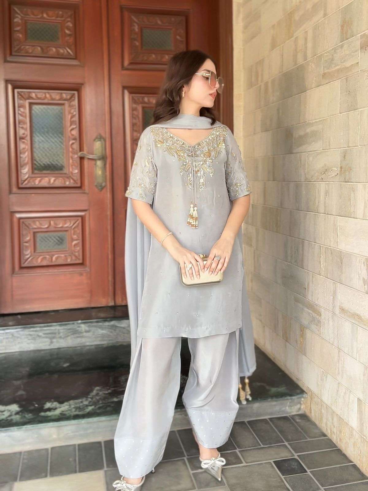 AD 208 HEAVY BEAUTIFUL EMBROIDERED PARTY WEAR SUIT
