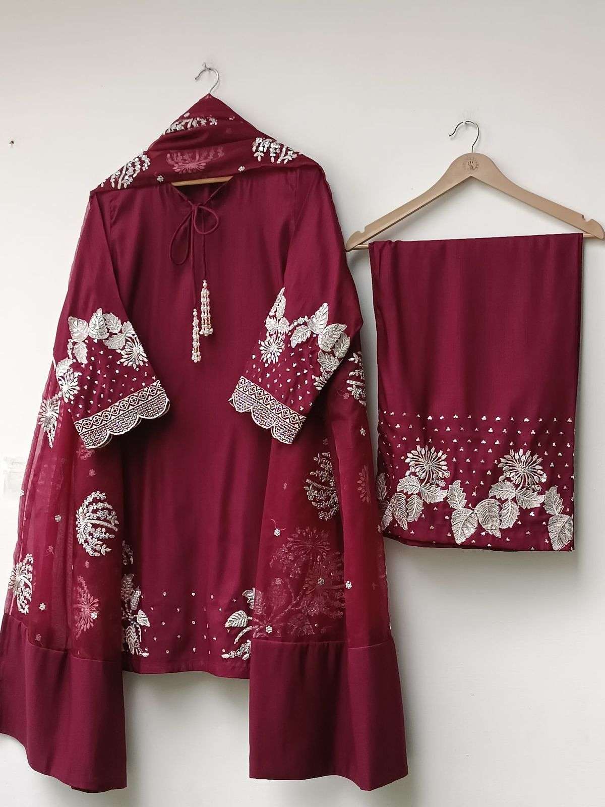 BANDHANI PALACE NO - AD202 PUR NATURAL CREPE EMBROIDERED SEQUENCE WORK PARTY WEAR SUIT 