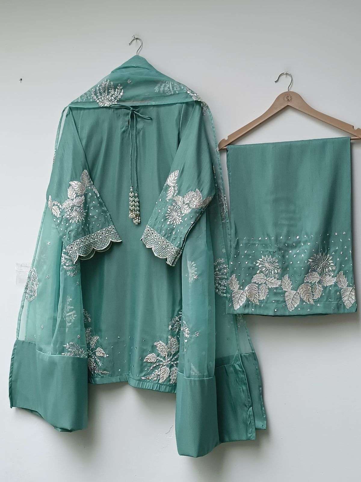 BANDHANI PALACE NO - AD202 PUR NATURAL CREPE EMBROIDERED SEQUENCE WORK PARTY WEAR SUIT 