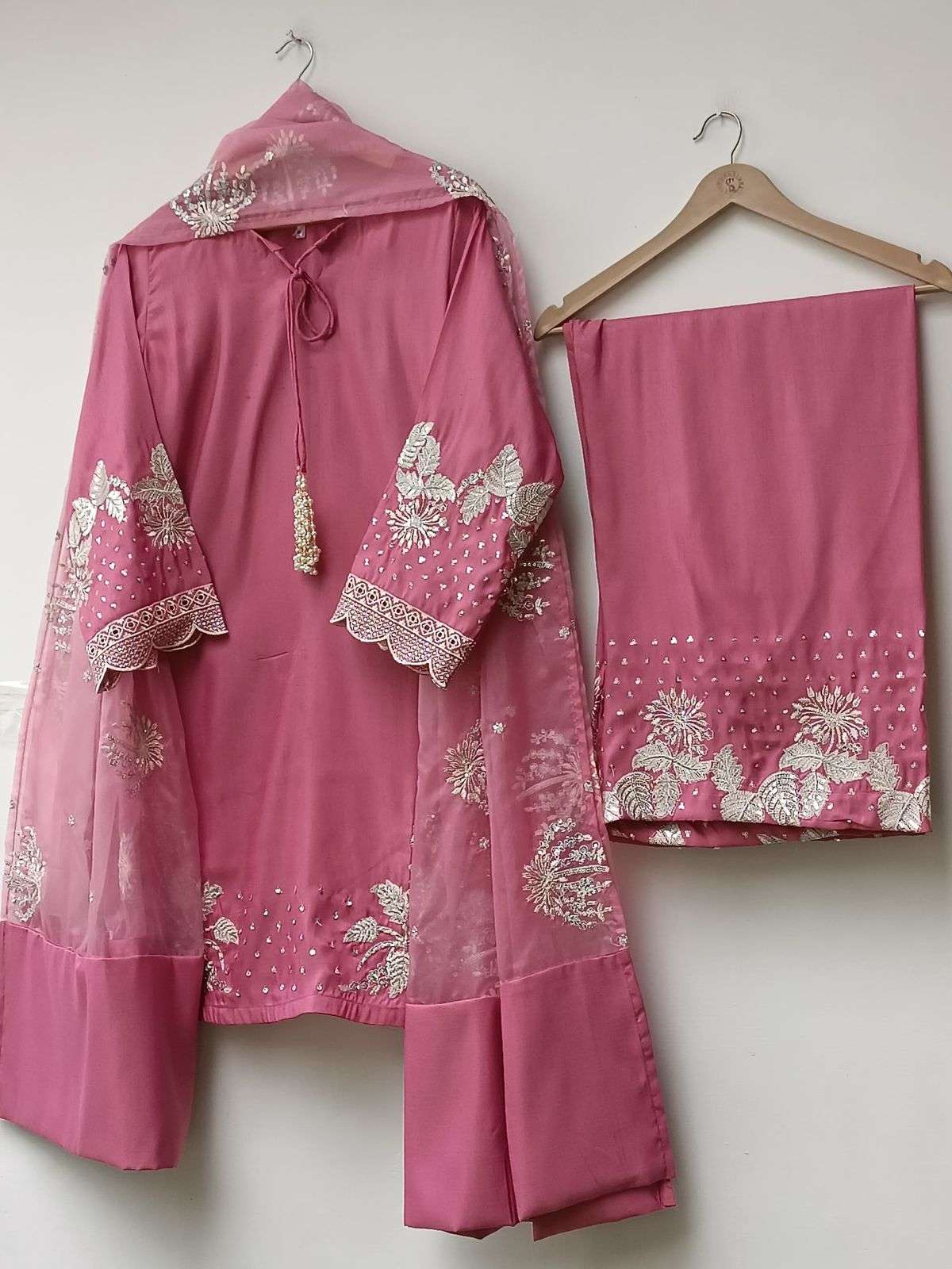 BANDHANI PALACE NO - AD202 PUR NATURAL CREPE EMBROIDERED SEQUENCE WORK PARTY WEAR SUIT 