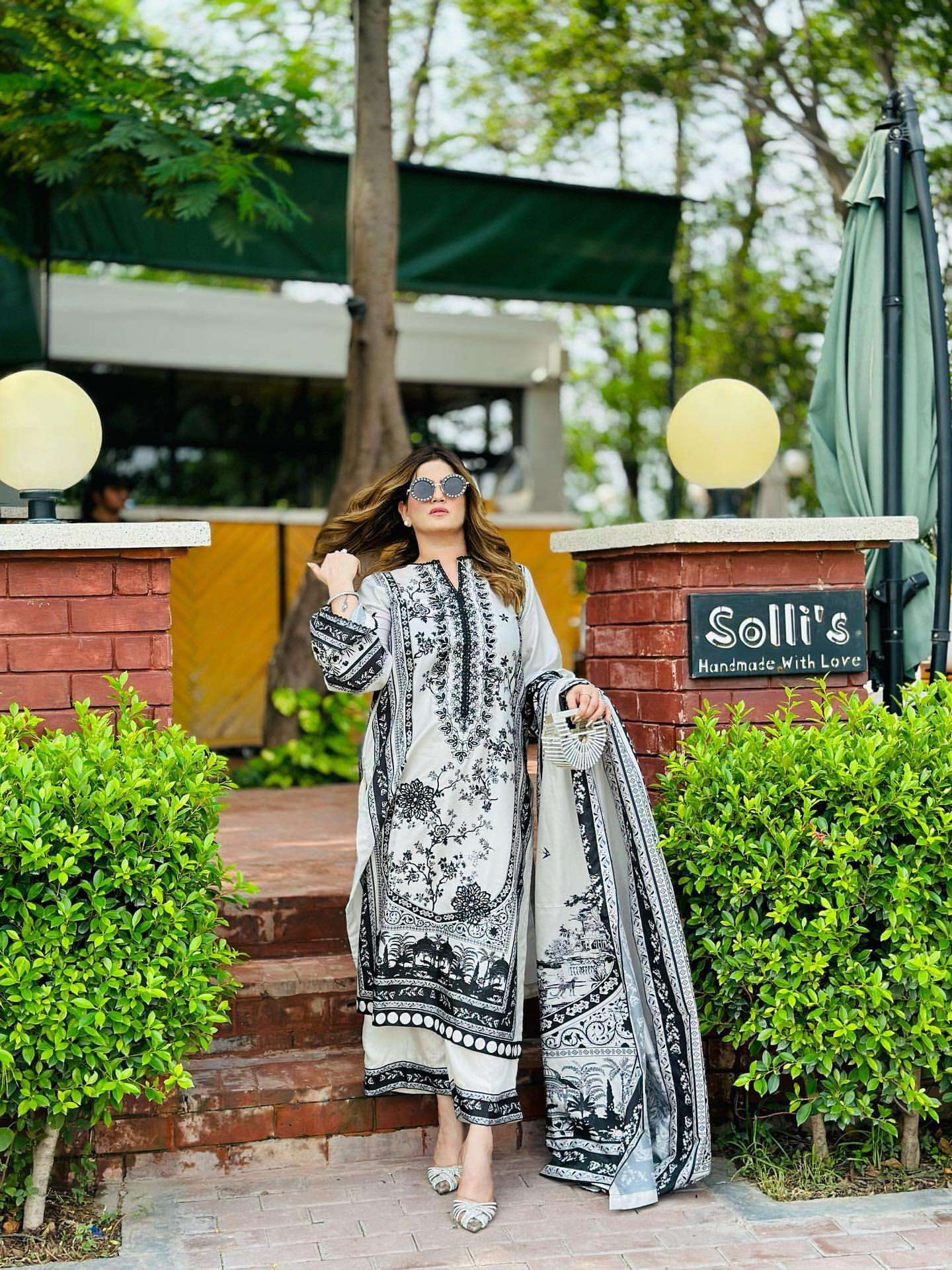 LADY LOOK 017 FANCY EMBROIDERY WORKS PAKISTANI STYLE LADIES SUIT