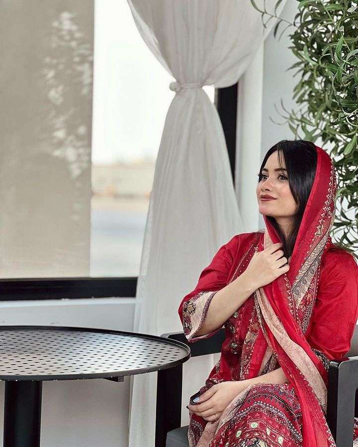 AASHA DESIGNER DESIGN NO - 1075 PURE COTTON PRINT HEAVY EMBROIDERED PATCH PAKISTANI SUIT 