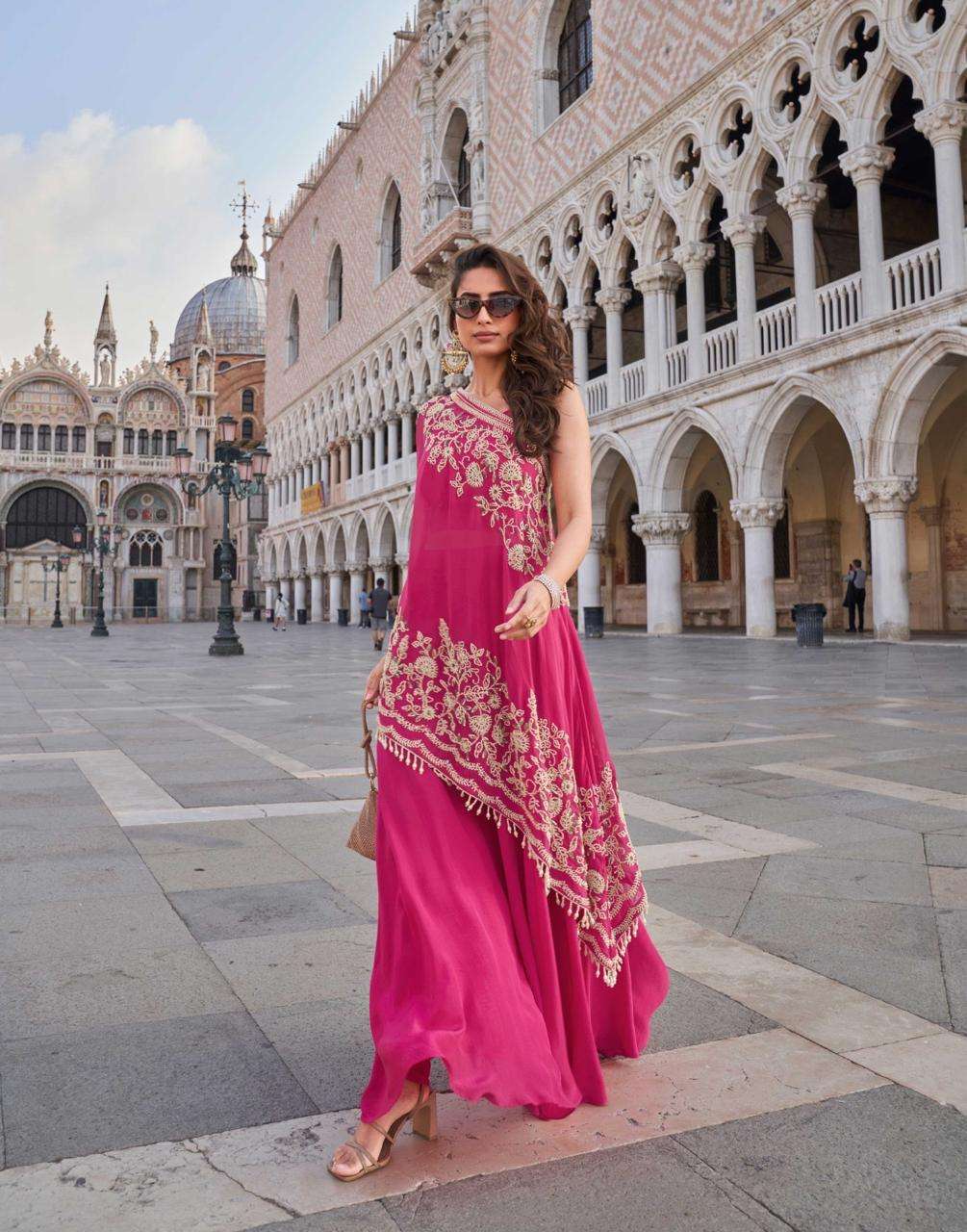 SAYURI DESIGNER CROWN HEAVY BEAUTIFUL DESIGNER LOOK STYLISH PARTY WEAR DRESS