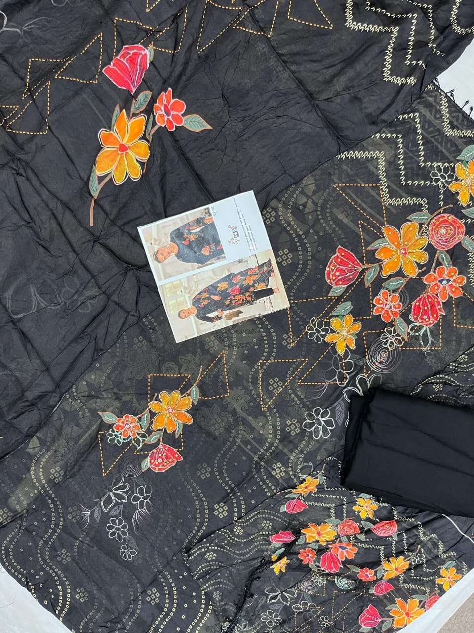 SHREE FAB DESIGN NO - KT - 283 PURE VISCOSE MUSLIN DIGITAL PRINT AARI HANDWORK PAKISTANI SUIT 