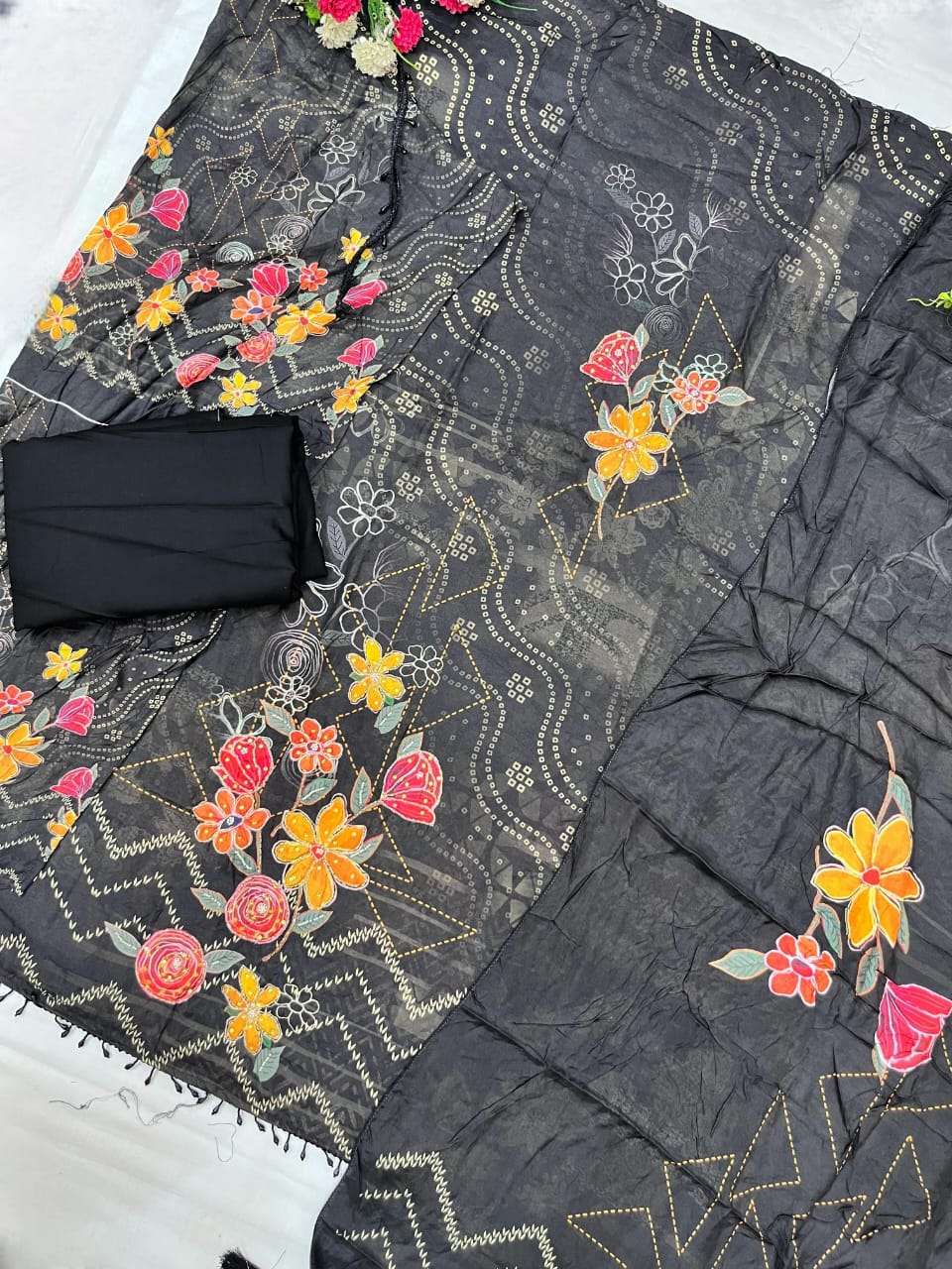 SHREE FAB DESIGN NO - KT - 283 PURE VISCOSE MUSLIN DIGITAL PRINT AARI HANDWORK PAKISTANI SUIT 