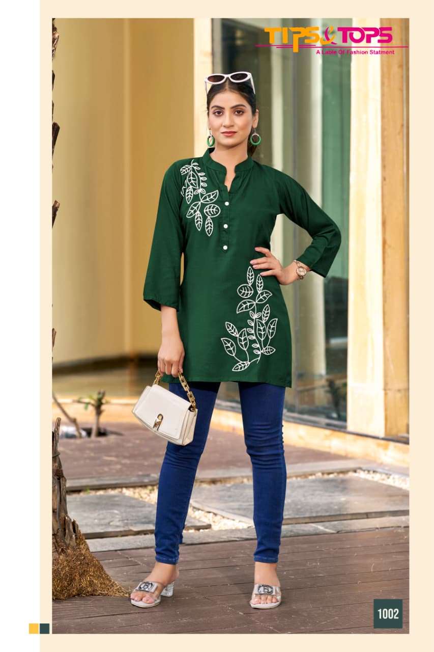TIPS AND TOPS BLOSSOM RAYON FANCY WESTERN WEAR LADIES TOP