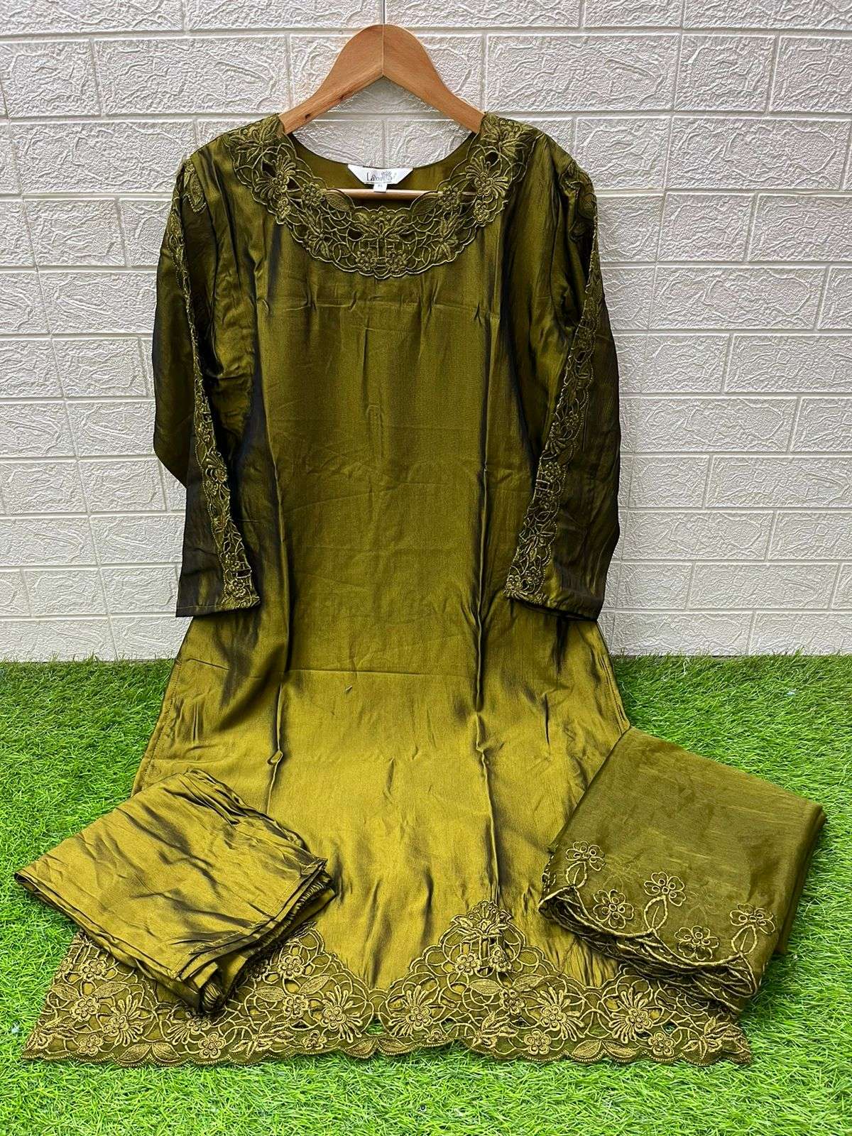 LAXURIA TRENDZ D NO 1513 SILK WITH HEAVY EMBROIDERY DESIGNER PAKISTANI SUIT