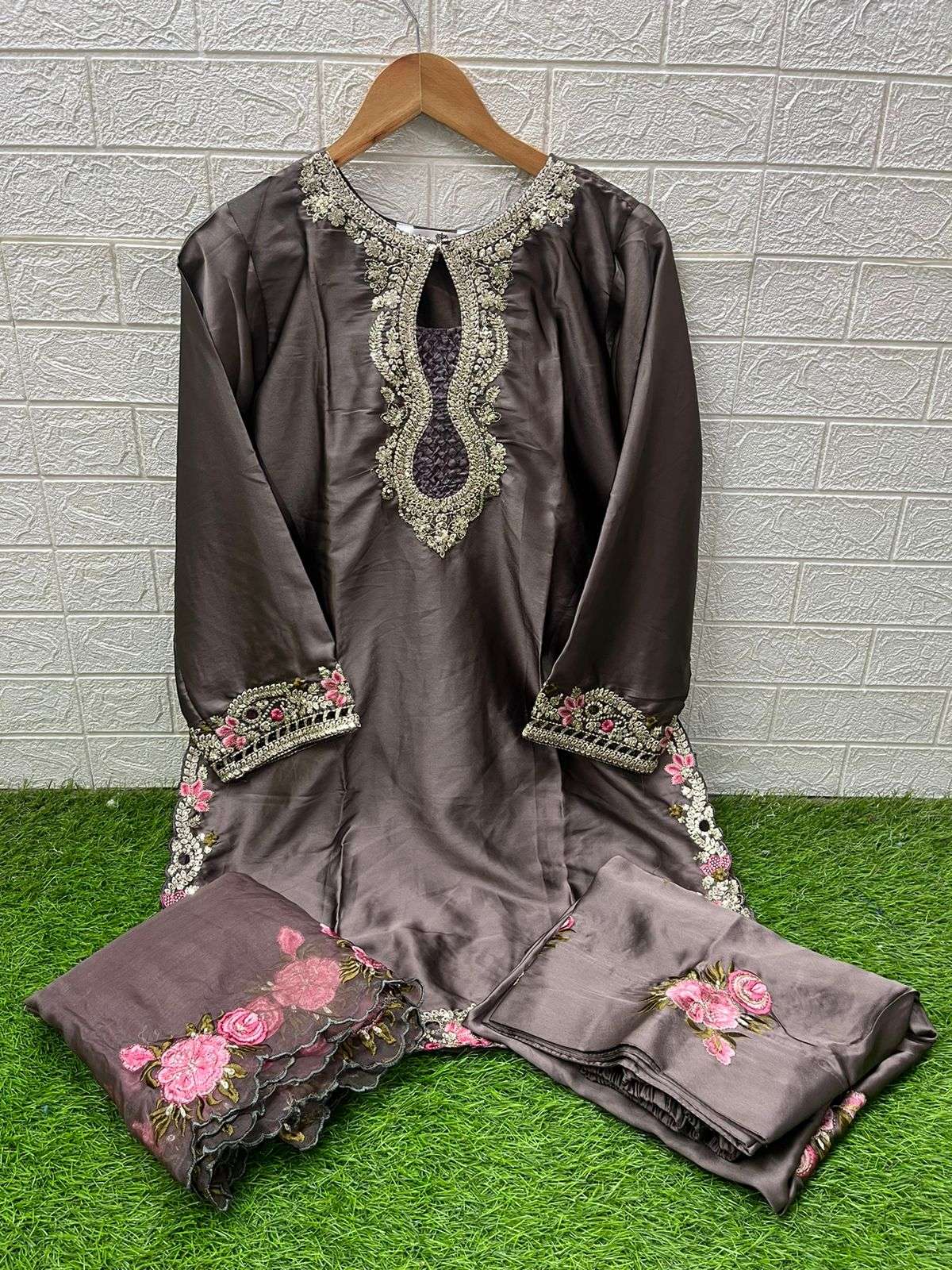 LAXURIA TRENDZ D NO 1564 SATIN DESIGNER PARTY WEAR PAKISTANI STYLE SUIT