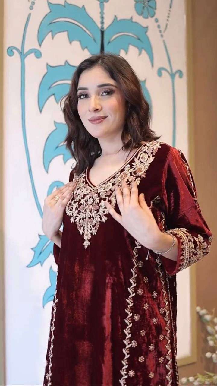 BE 2020 VELVET BEAUTIFUL DESIGNER WORK PARTY WEAR LADIES SUIT