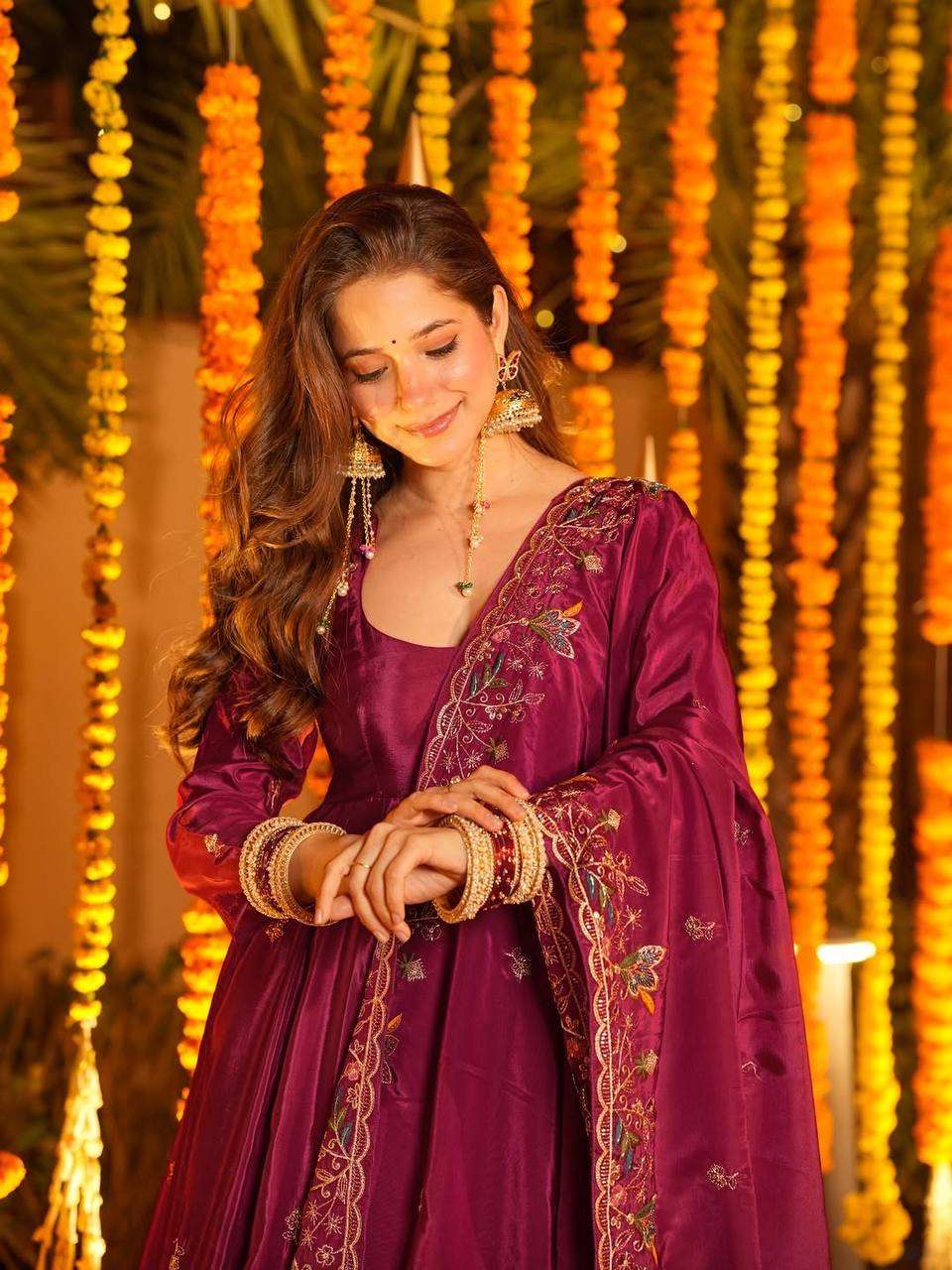 KD 1556 SILK HEAVY BEAUTIFUL DESIGNER PARTY WEAR ANARKALI GOWN SUIT