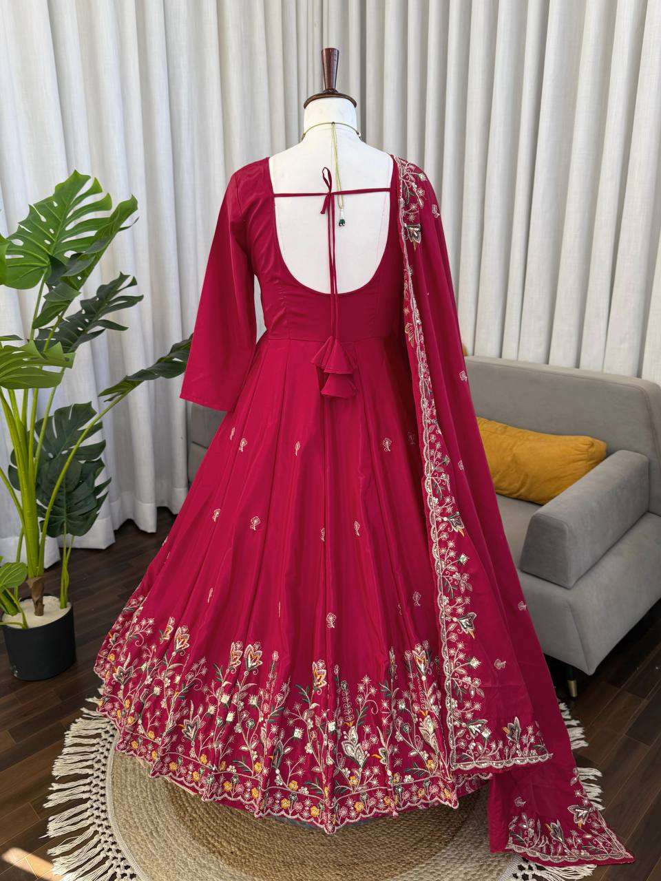 KD 1556 SILK HEAVY BEAUTIFUL DESIGNER PARTY WEAR ANARKALI GOWN SUIT