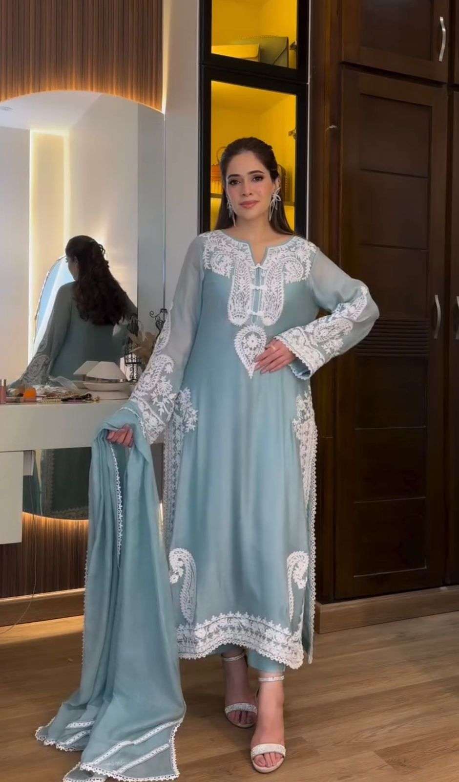 LADY LOOK 032 ORGANZA SILK PREETY LOOK DESIGNER PARTY WEAR LADIES SUIT