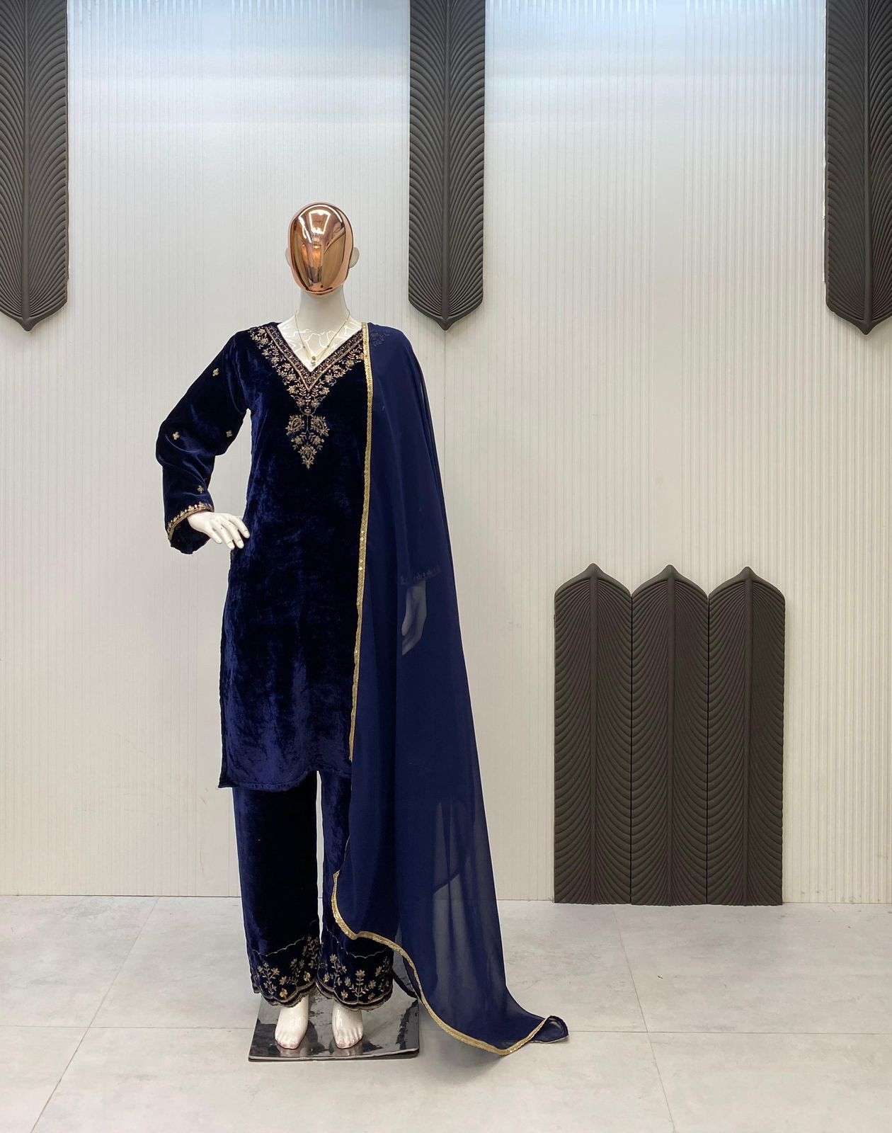 LG 2025 VELVET BEAUTIFUL DESIGNER WORK PARTY WEAR LADIES SUIT