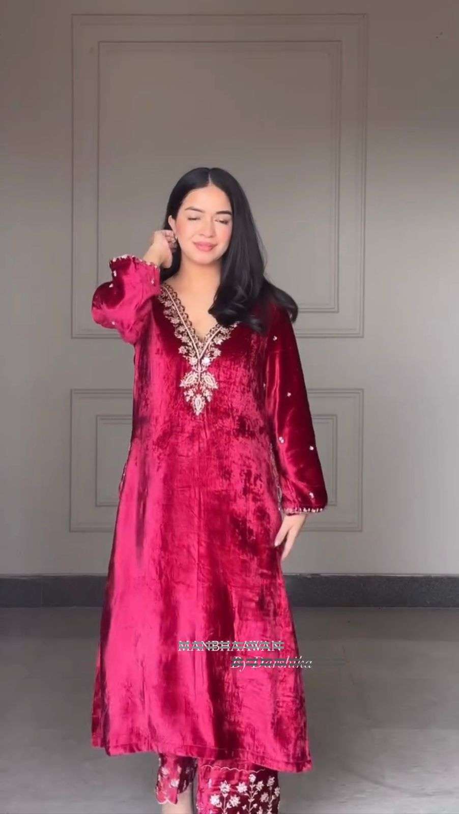 LG 2025 VELVET BEAUTIFUL DESIGNER WORK PARTY WEAR LADIES SUIT