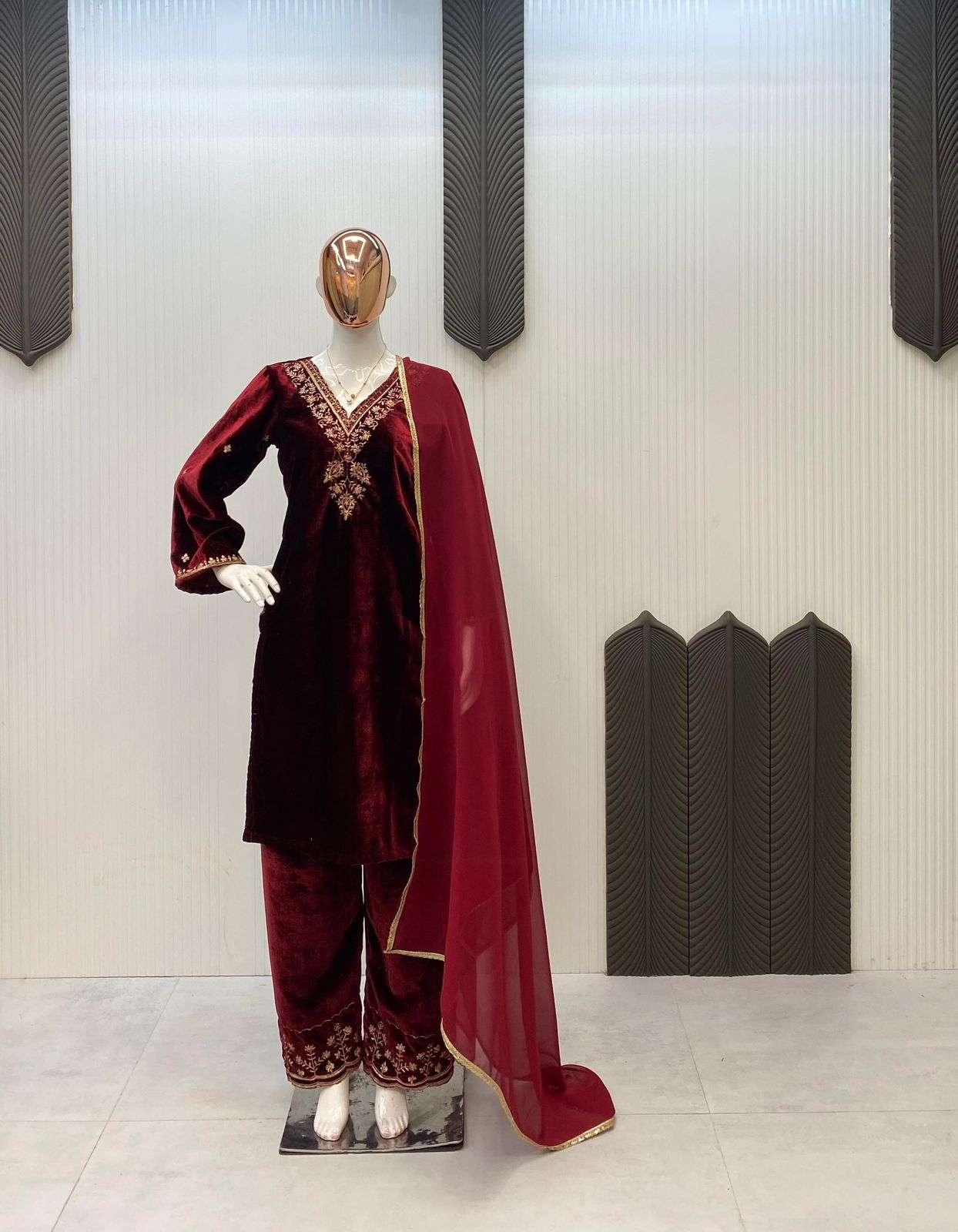 LG 2025 VELVET BEAUTIFUL DESIGNER WORK PARTY WEAR LADIES SUIT