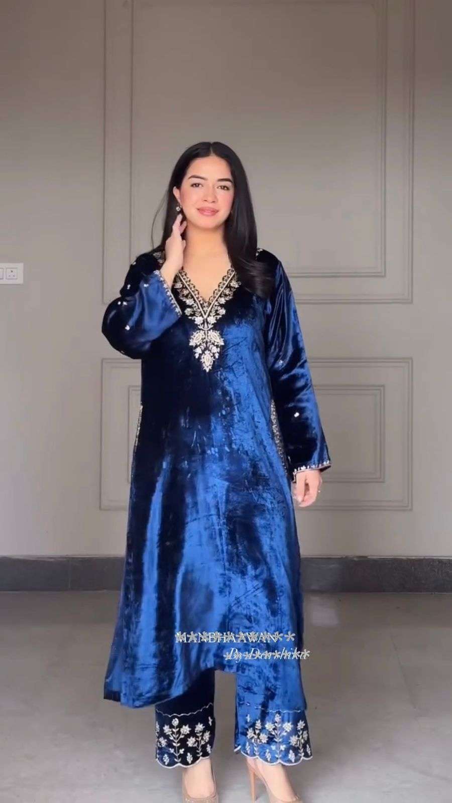 LG 2025 VELVET BEAUTIFUL DESIGNER WORK PARTY WEAR LADIES SUIT