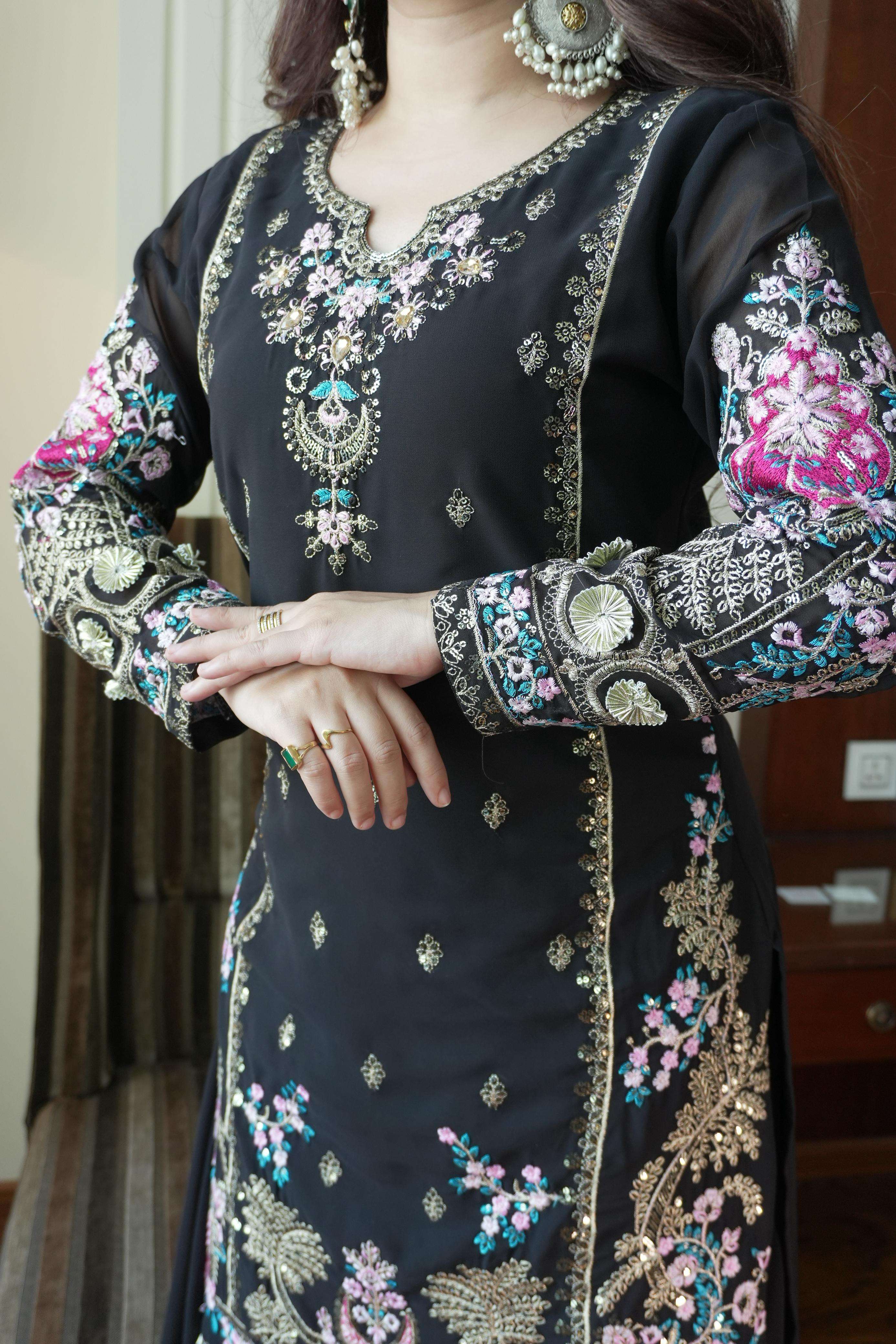 LM 13 GEORGETTE BEAUTIFUL PARTY WEAR LOOK DESIGNER LADIES SUIT