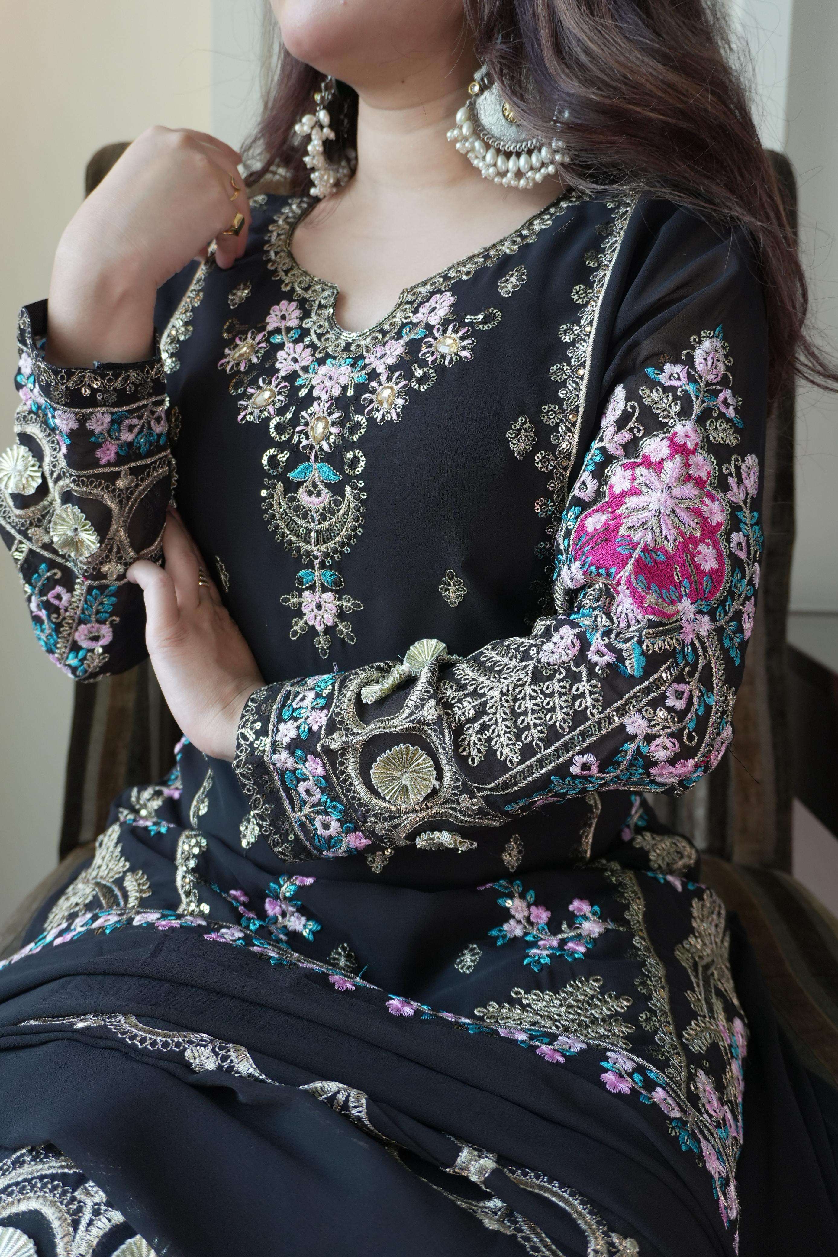 LM 13 GEORGETTE BEAUTIFUL PARTY WEAR LOOK DESIGNER LADIES SUIT