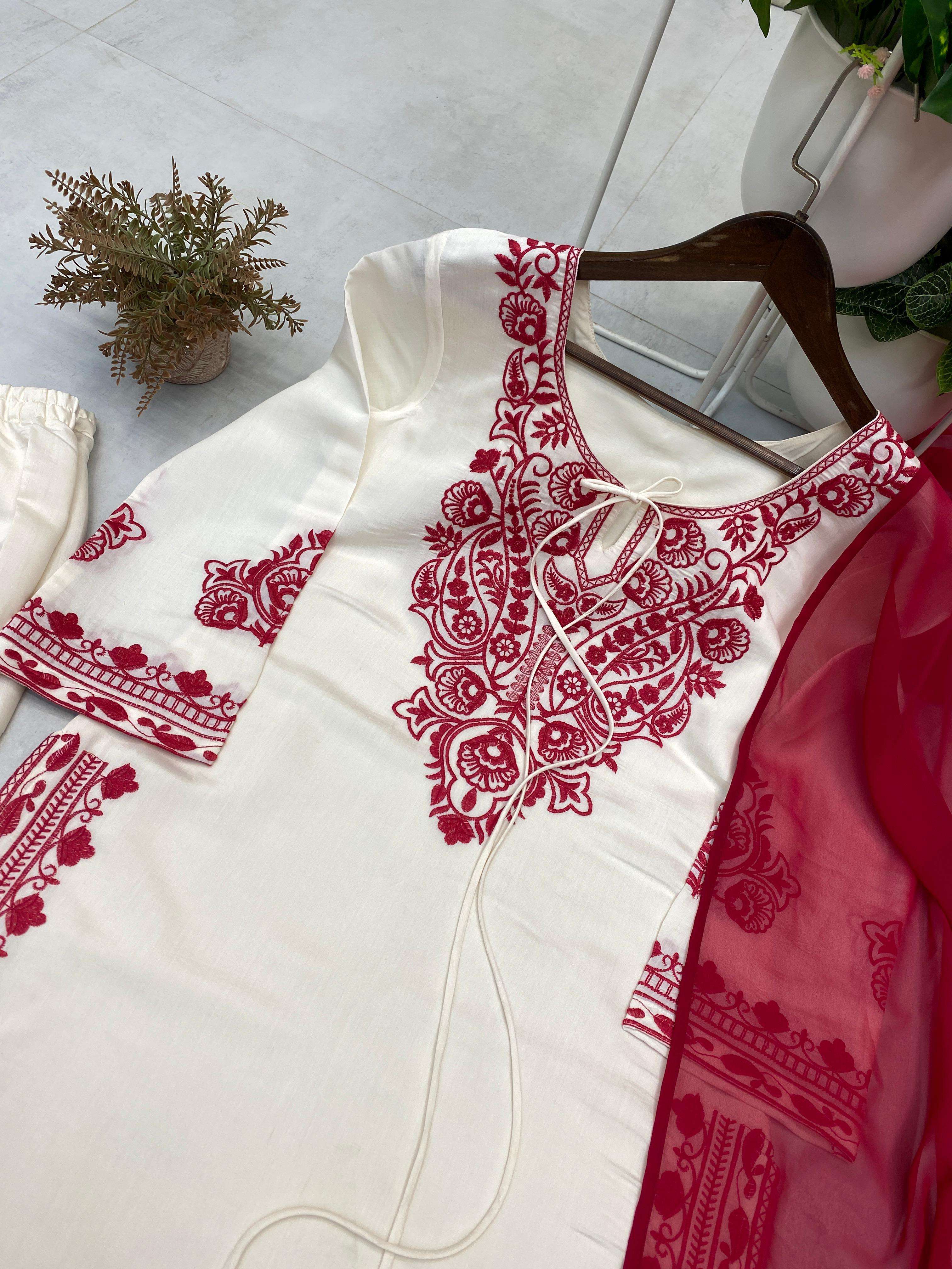 BE 386 SILK PREETY LOOK DESIGNER WEAR FUNCTION WEAR LADIES SUIT