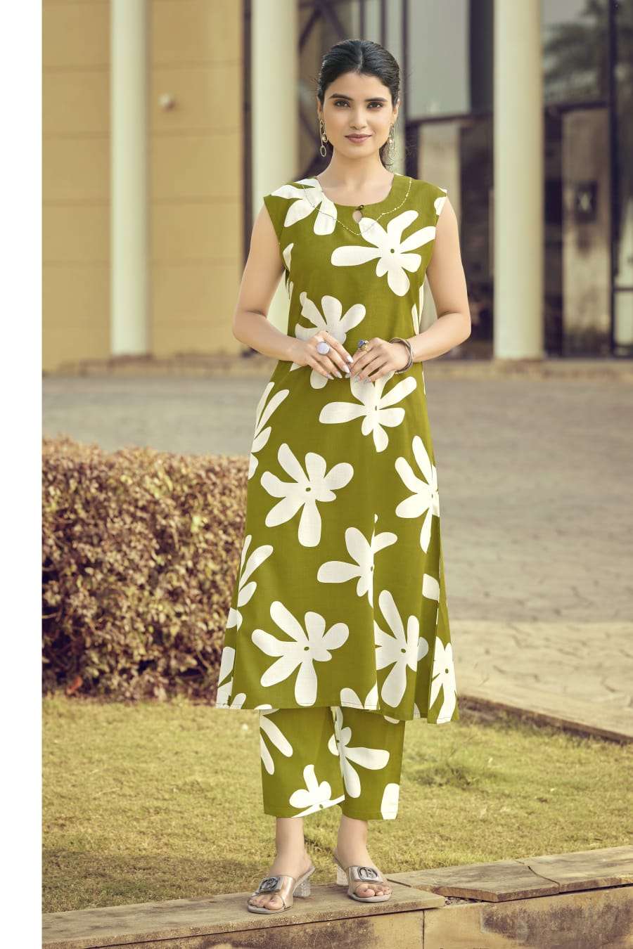 TIPS AND TOPS OLIVIA VOL 4 RAYON PRINT FLAIRED KURTI WITH BOTTOM PAIR 
