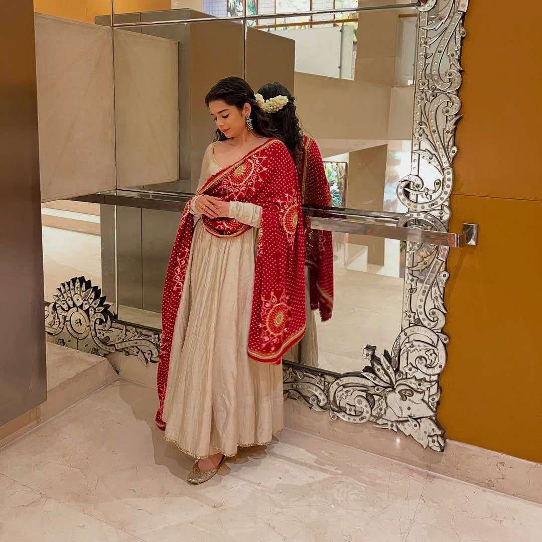 LG 1970 PREETY LOOK DESIGNER PARTY WEAR ANARKALI GOWN STYLE LADIES SUIT